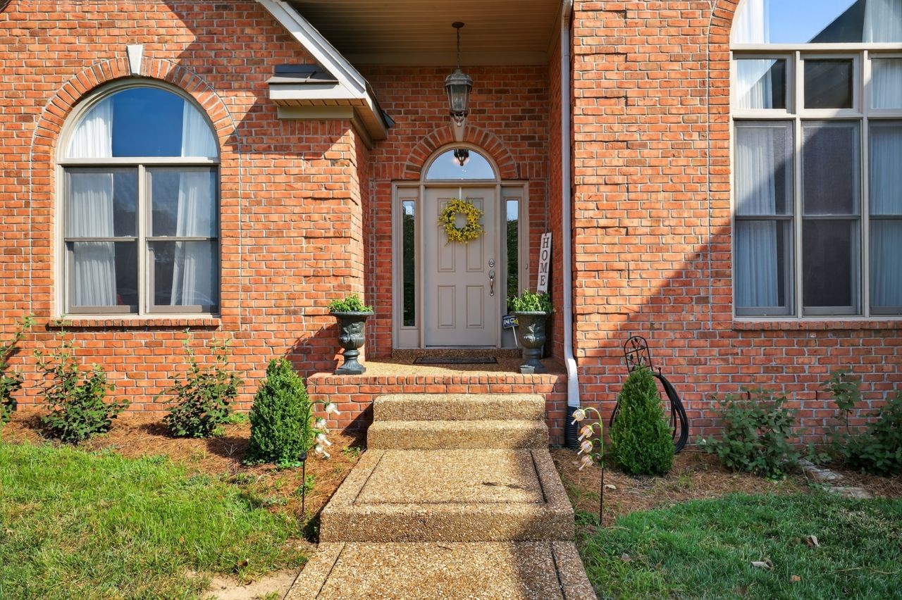 2208 Seven Points Cir