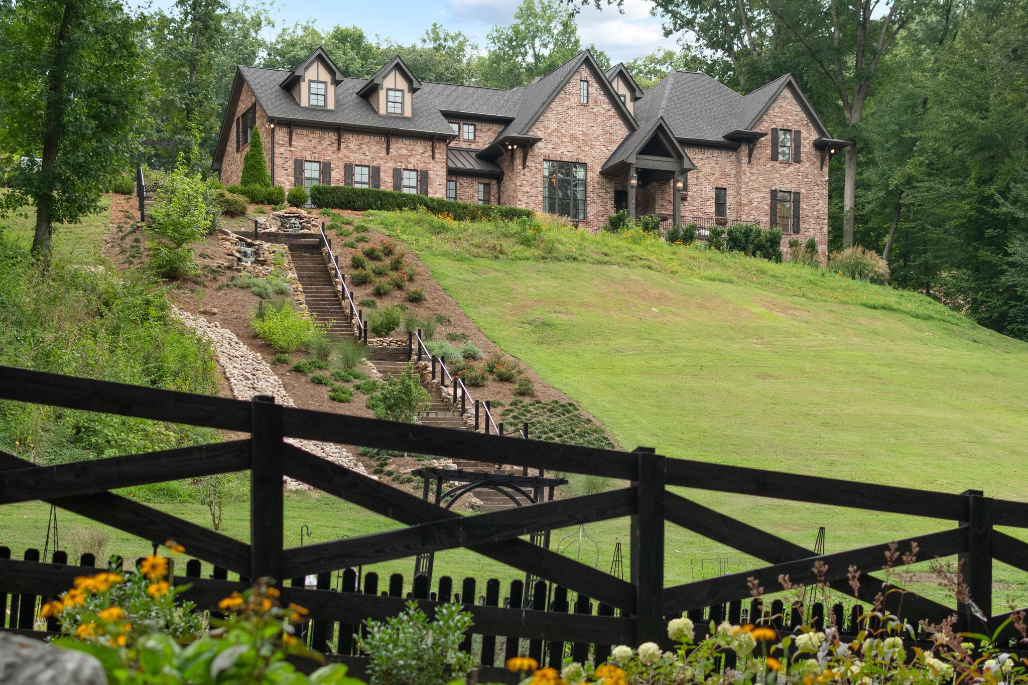 7518 River Road Pike