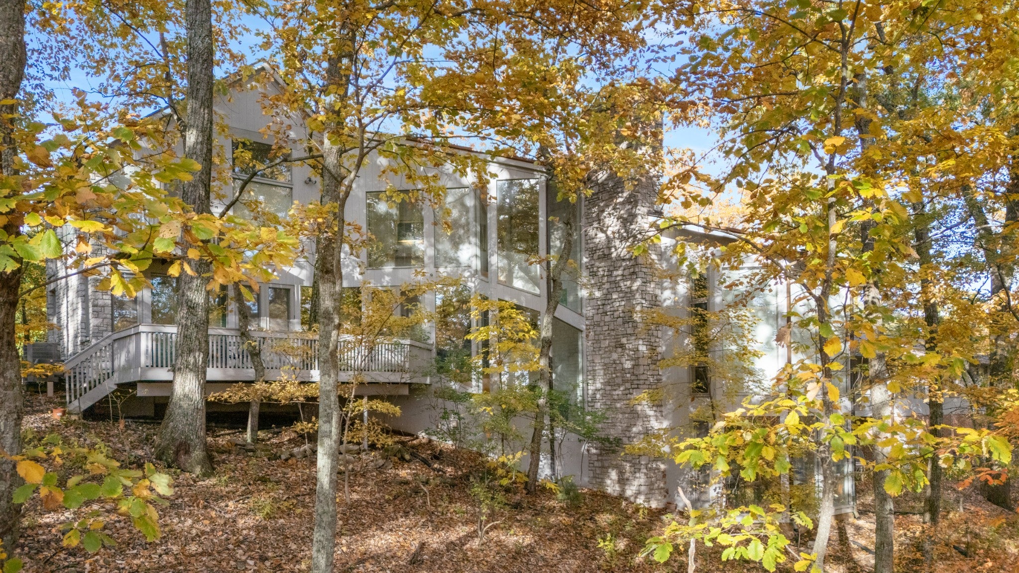 5870 Fredricksburg Dr