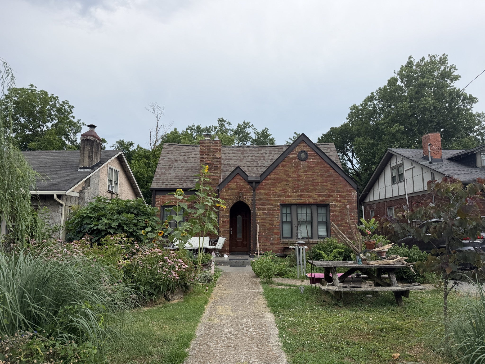 3-bed home sold in Nashville, TN 37216, 1207 Howard Ave 1207 Howard Ave, Nashville TN 37216 3-bed home, photo 1 of 5