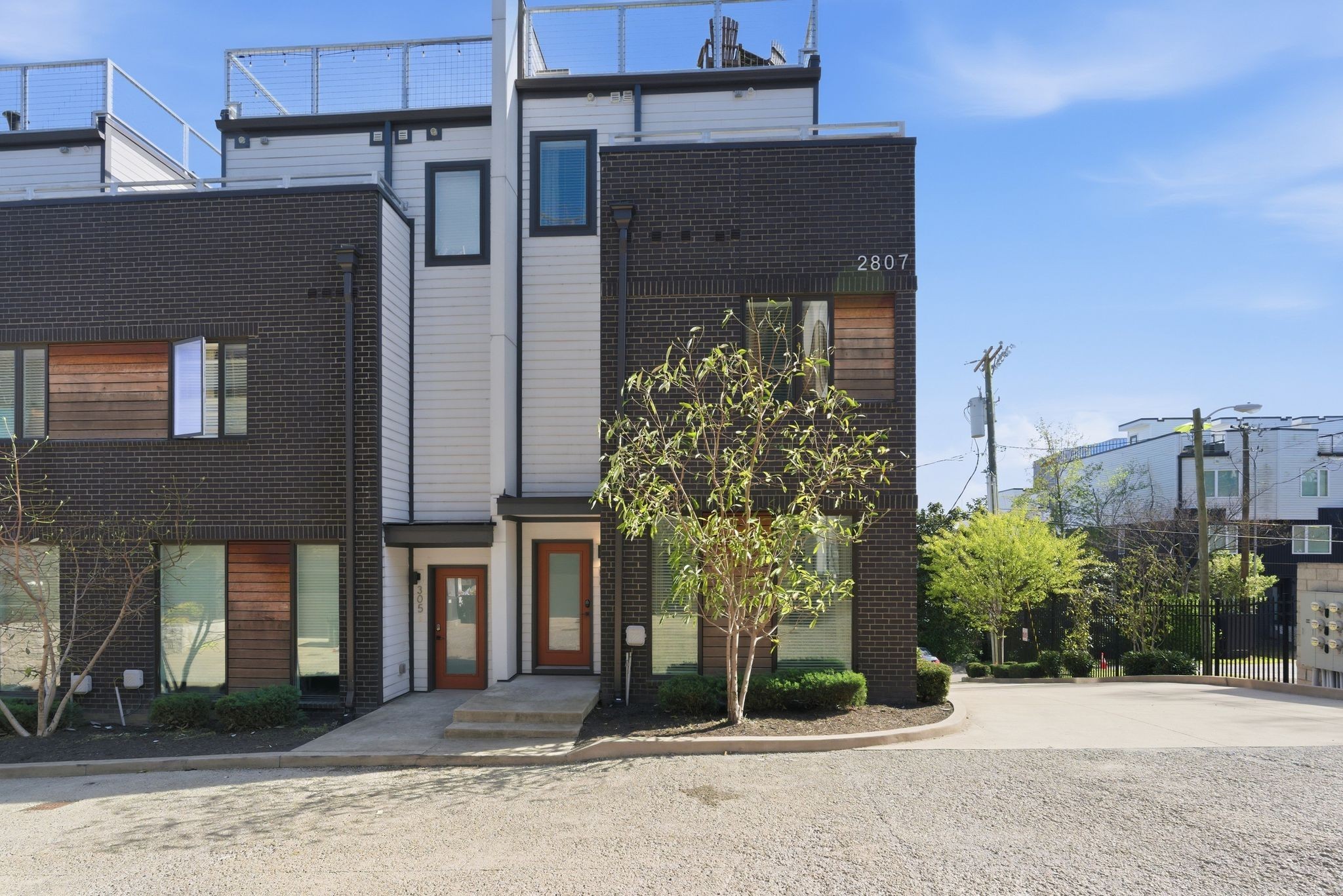 2807 Delaware Ave 306