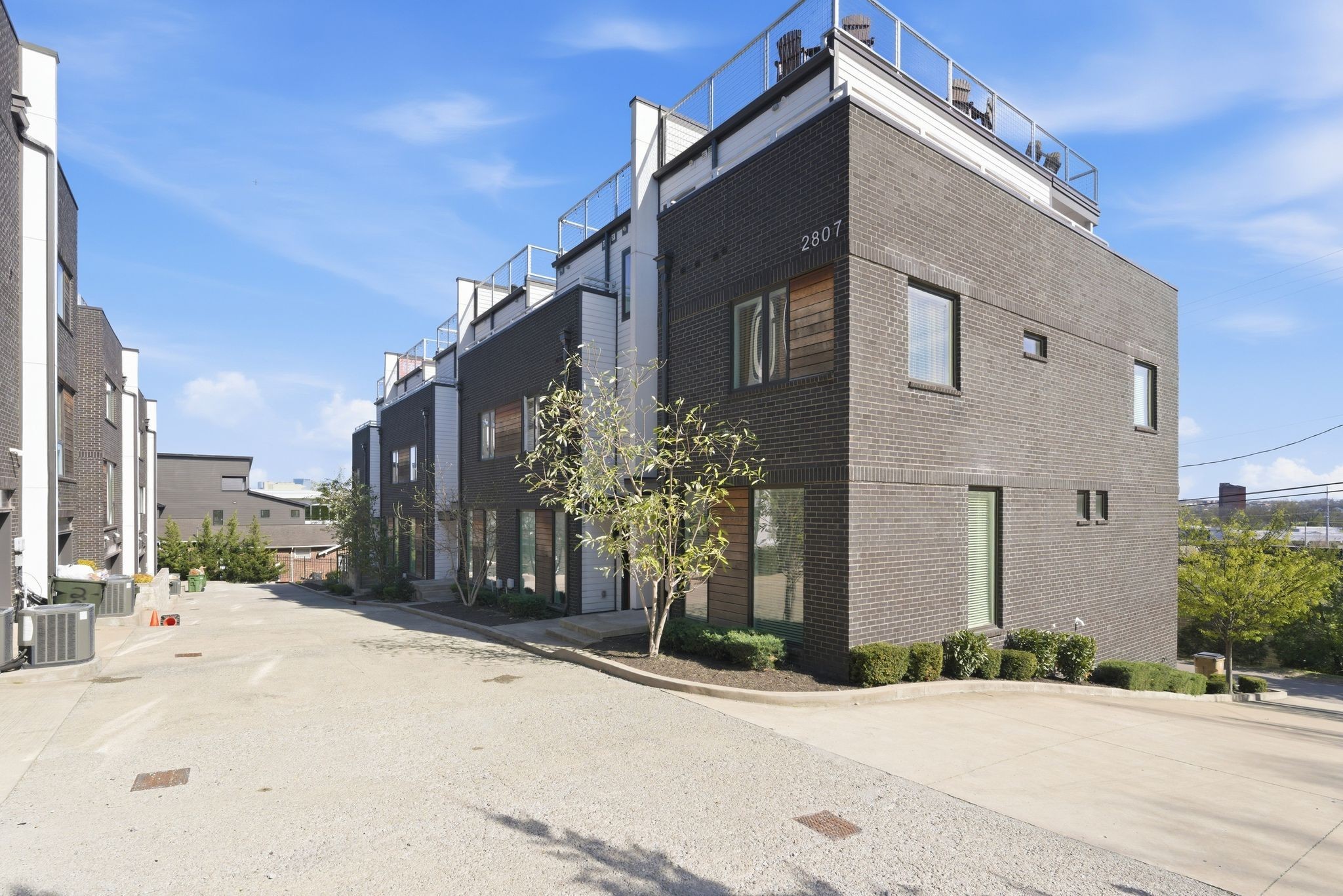 2807 Delaware Ave 306