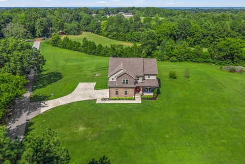 1000 Gwen Ln Cunningham TN 37052