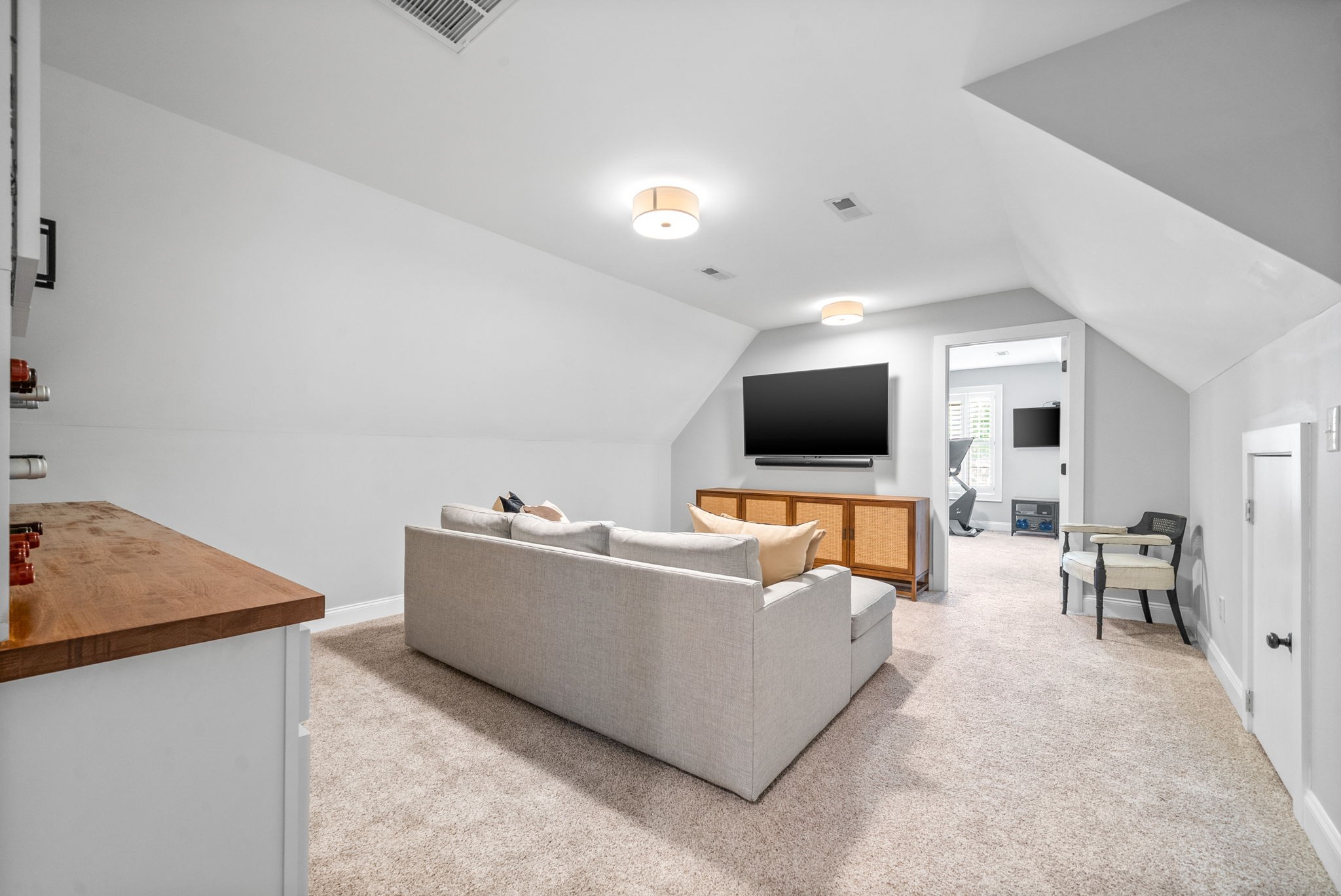 Clarksville, Tennessee 37043, United States, 5 Bedrooms Bedrooms, ,5 BathroomsBathrooms,Residential,Active,132218