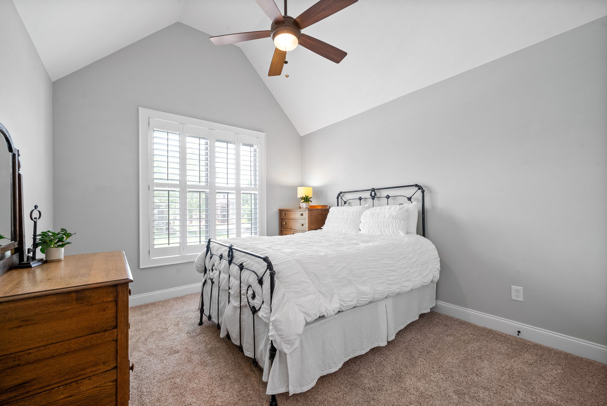 Clarksville, Tennessee 37043, United States, 5 Bedrooms Bedrooms, ,5 BathroomsBathrooms,Residential,Active,132218