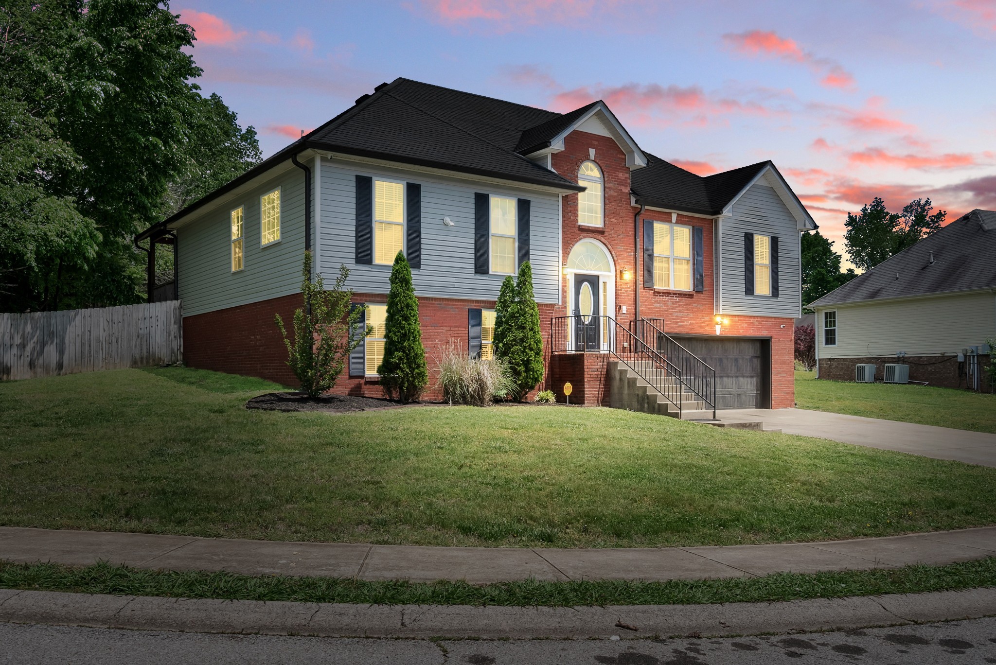 125 W Observatory Dr