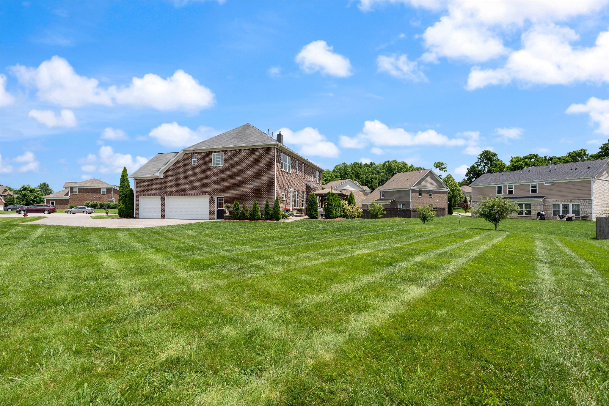 302 Lauderdale Ct