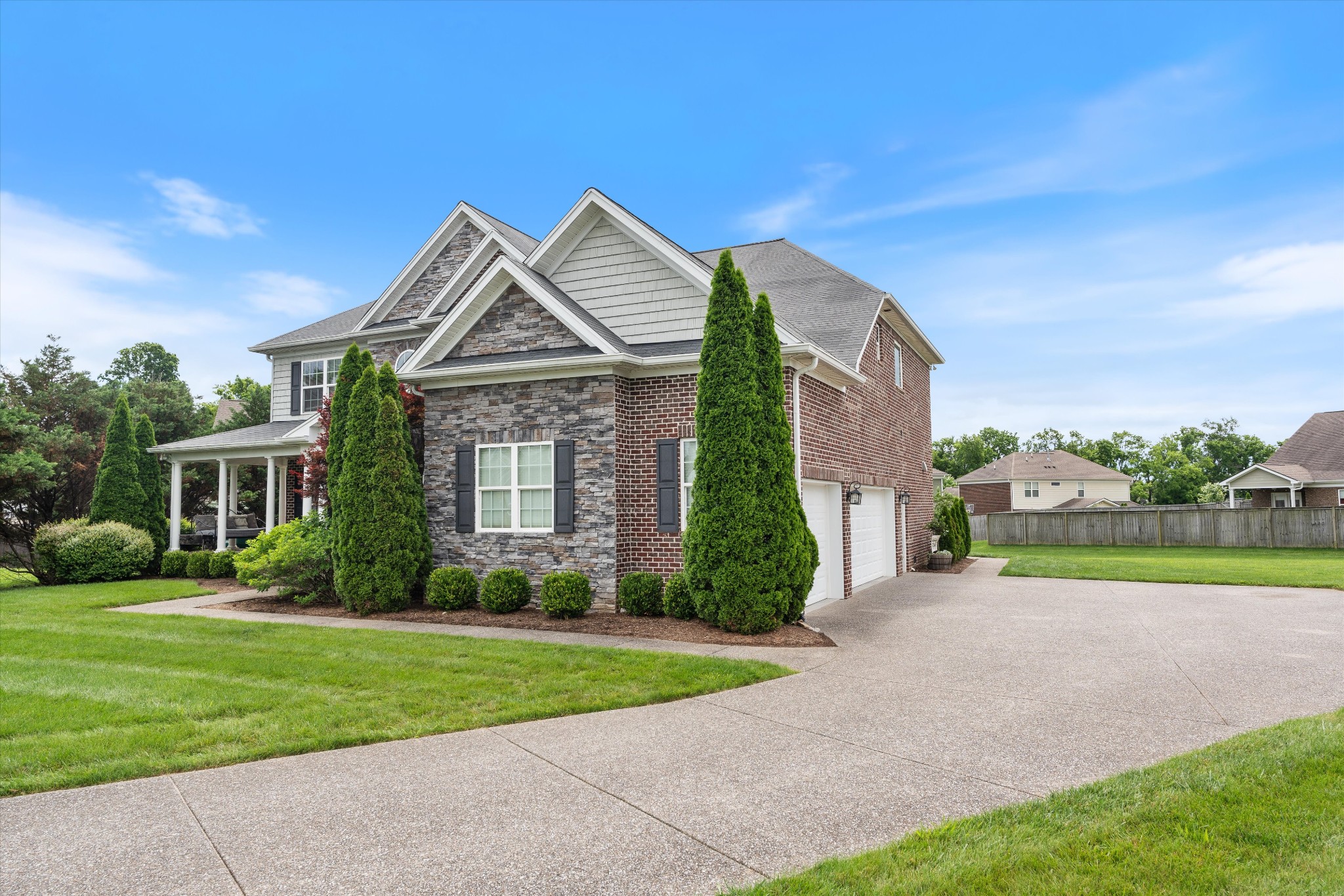 302 Lauderdale Ct