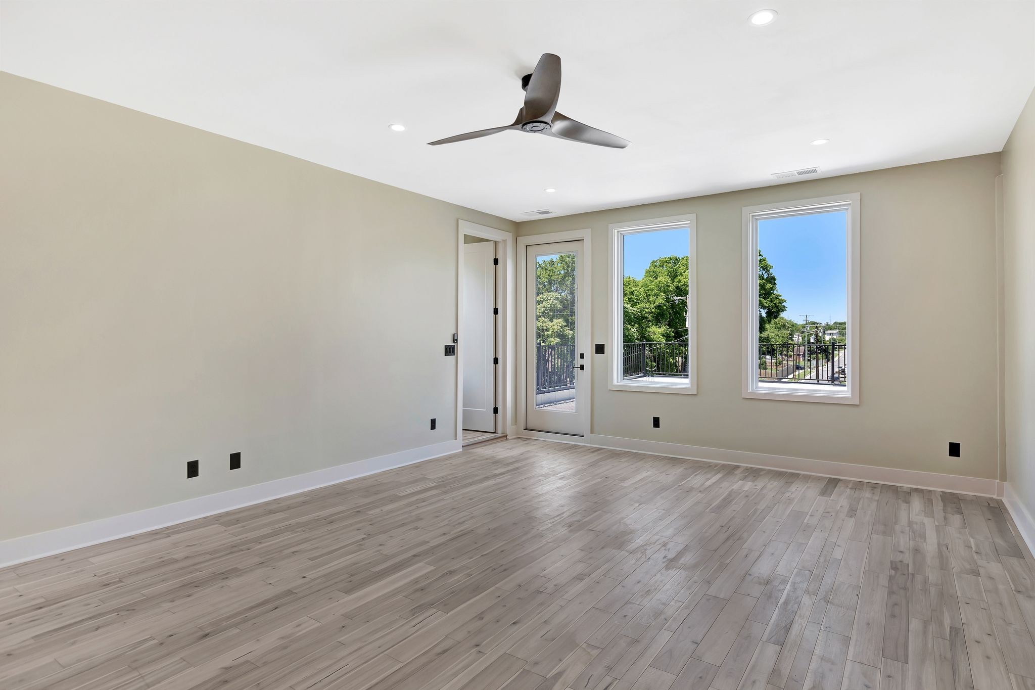 Nashville, Tennessee 37208, United States, 4 Bedrooms Bedrooms, ,4 BathroomsBathrooms,Residential,Active,194716