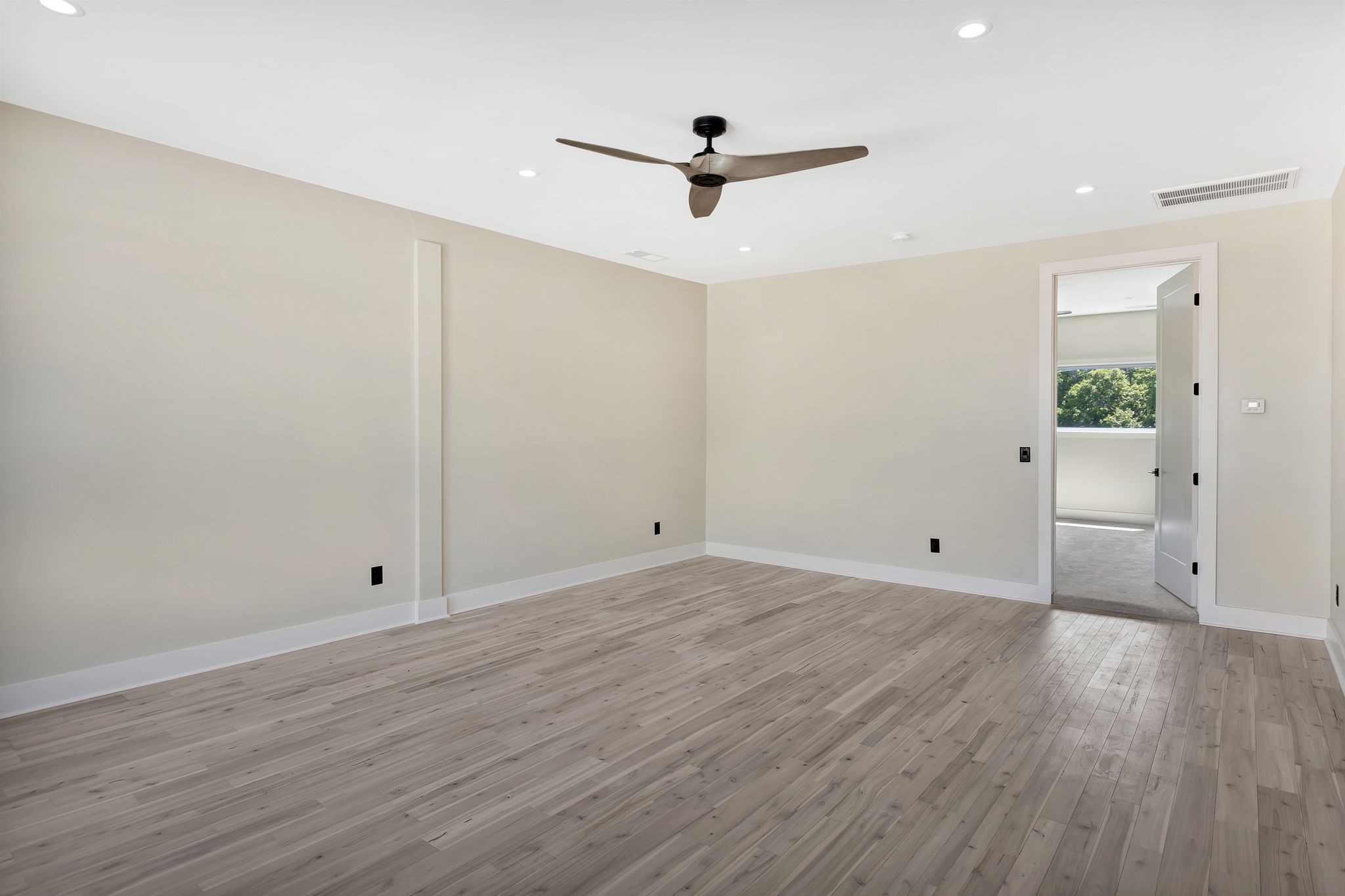 Nashville, Tennessee 37208, United States, 4 Bedrooms Bedrooms, ,4 BathroomsBathrooms,Residential,Active,194716