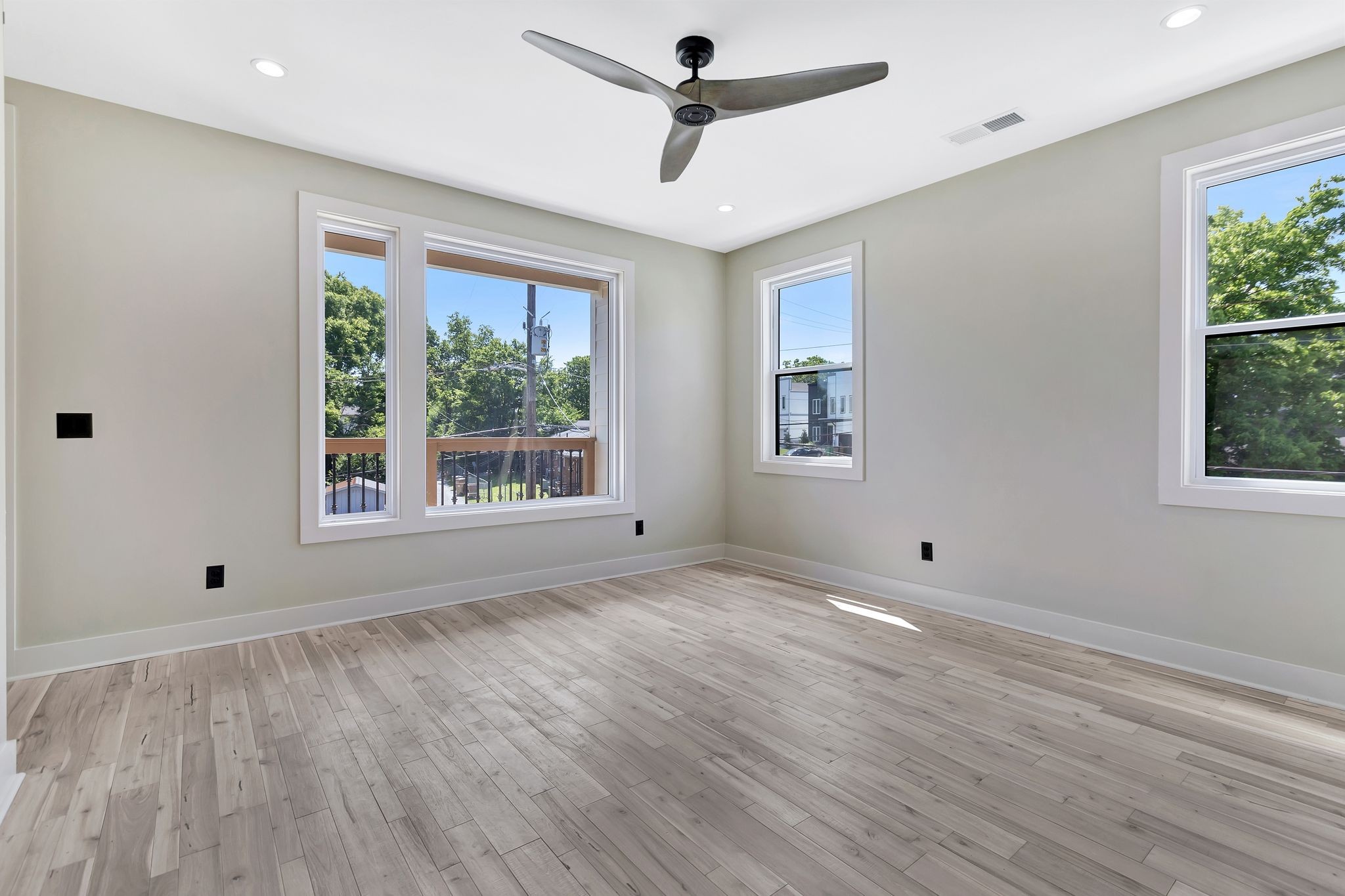 Nashville, Tennessee 37208, United States, 4 Bedrooms Bedrooms, ,4 BathroomsBathrooms,Residential,Active,194716