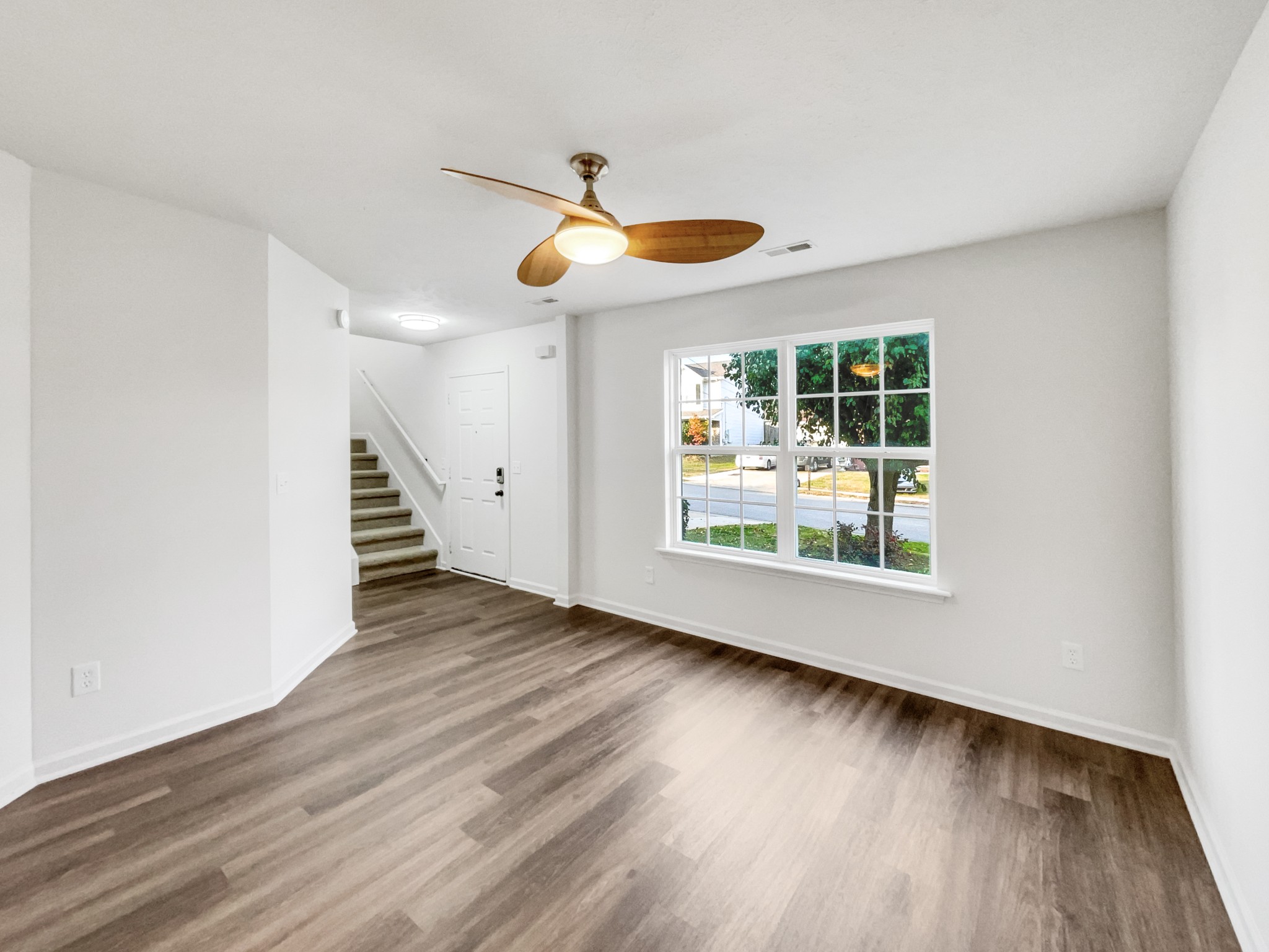 1335 E Nir Shreibman Blvd