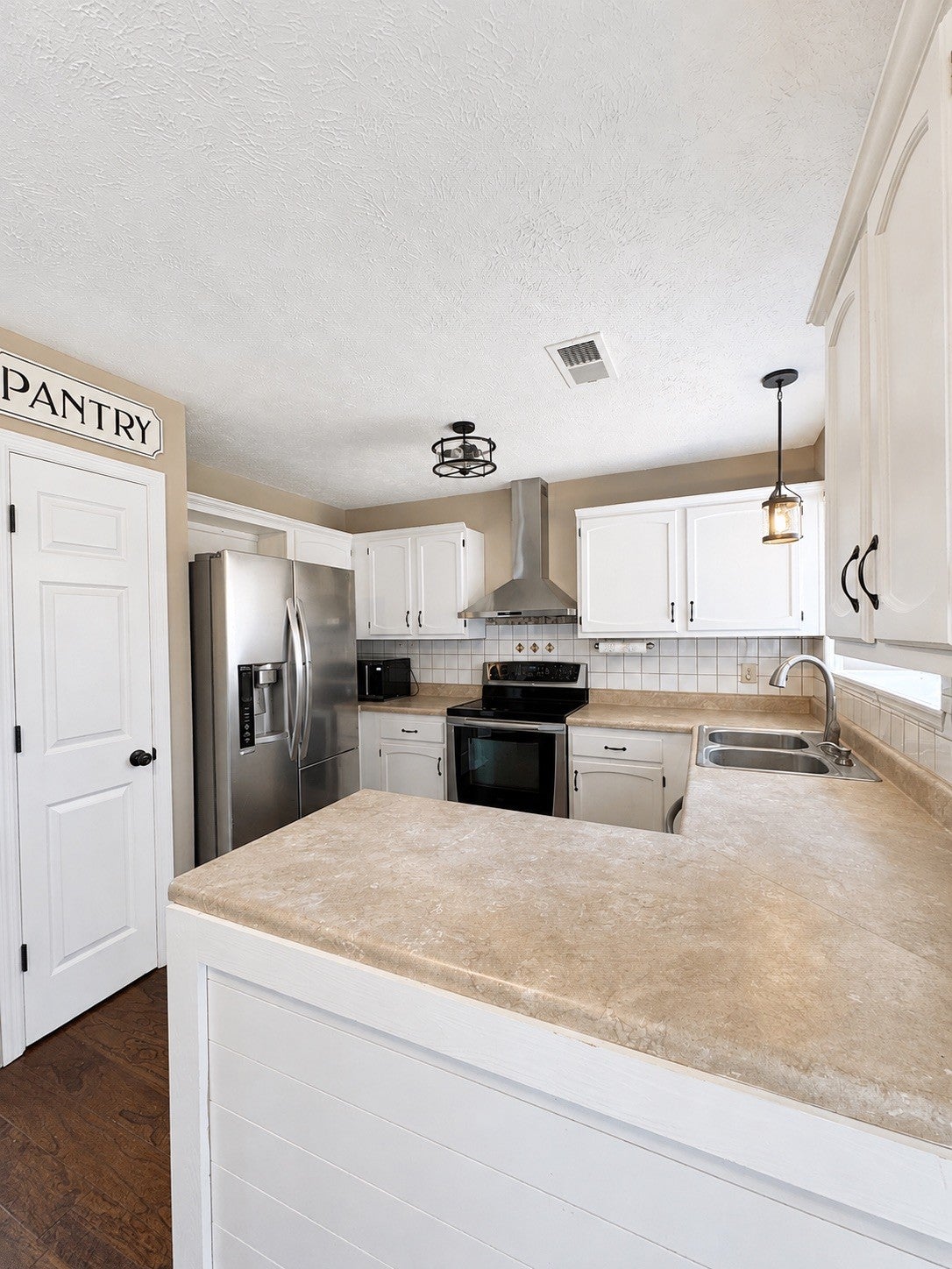 Picture for the property 3285685, 3 beds, 2.5 baths