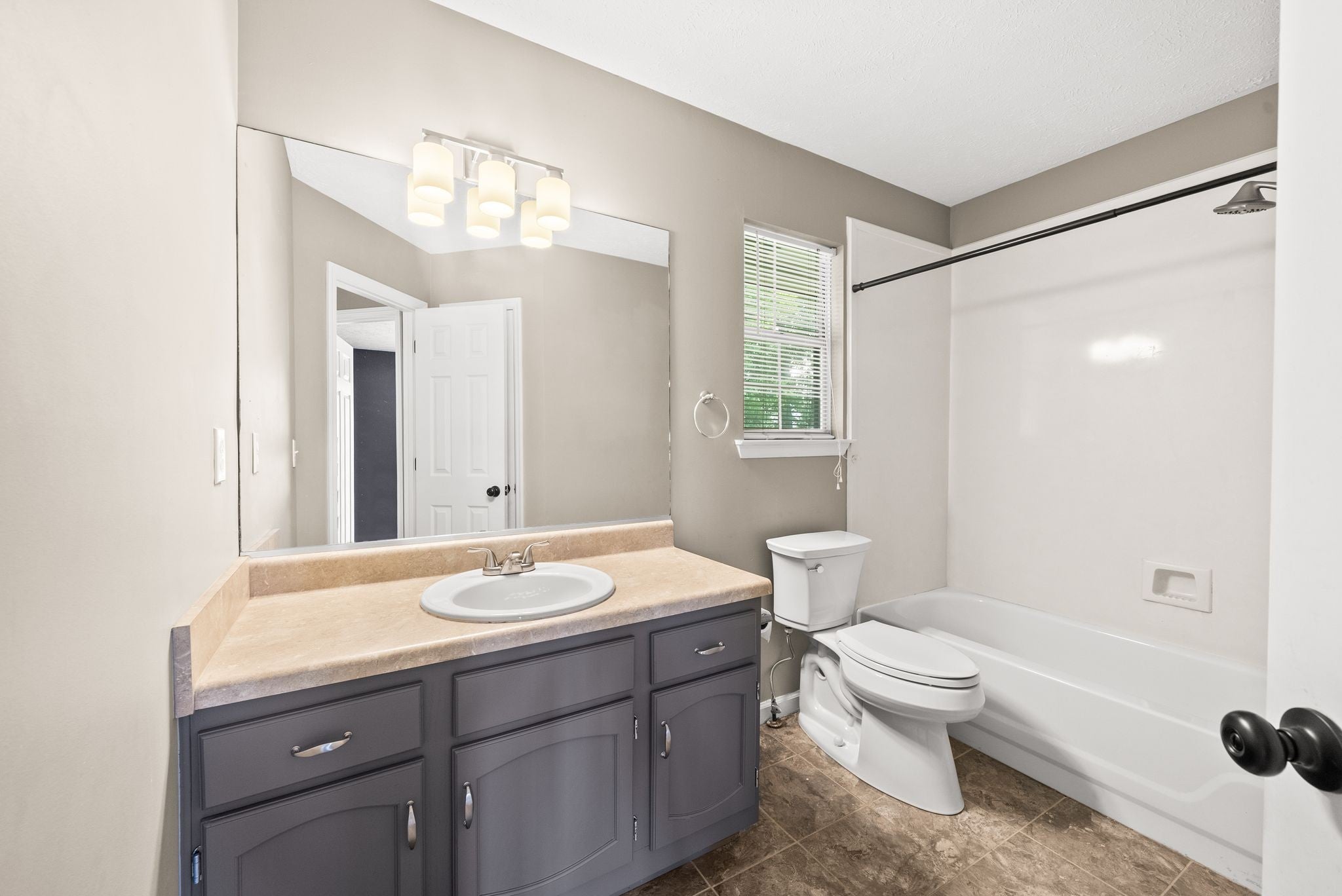 Picture for the property 3285685, 3 beds, 2.5 baths