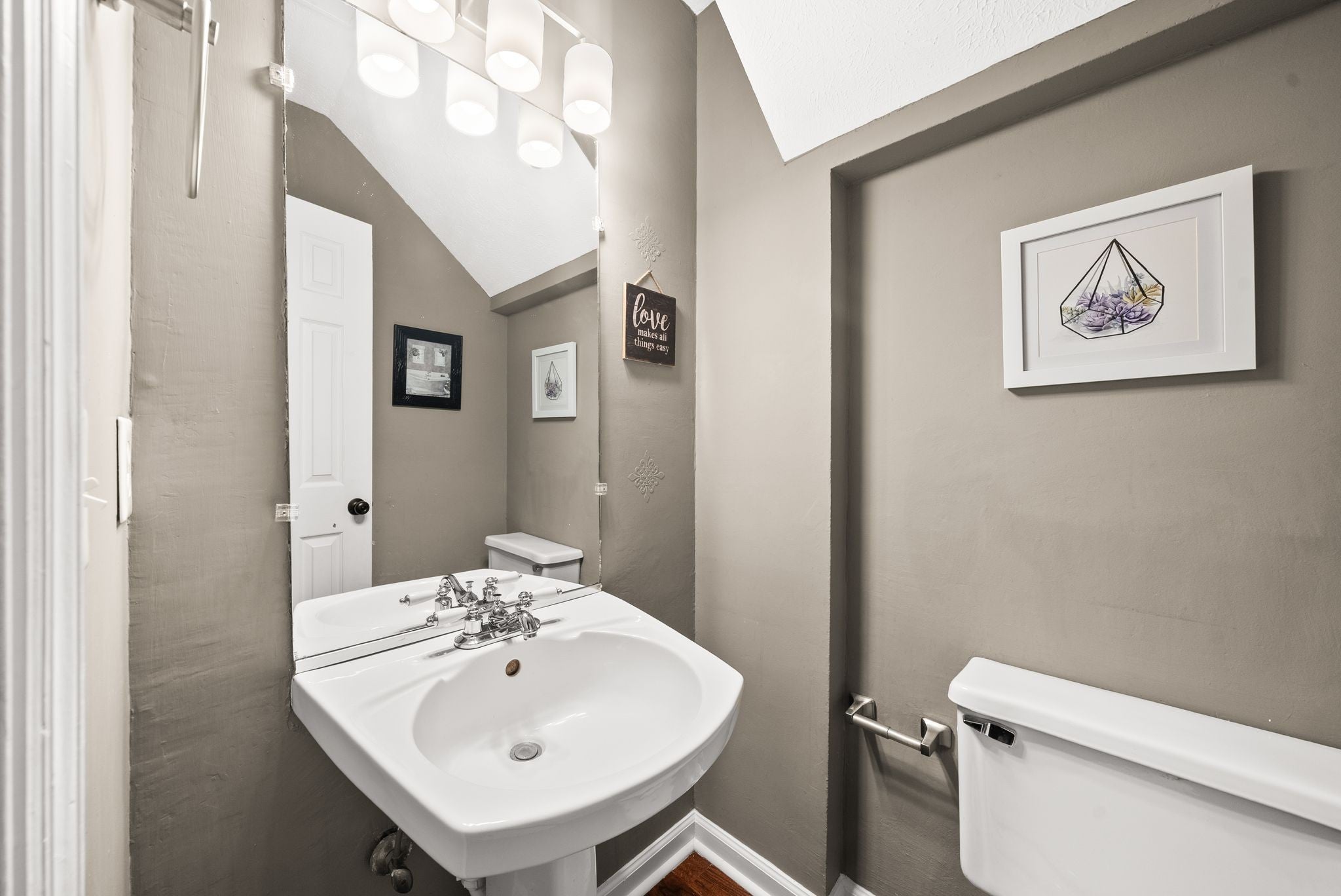 Picture for the property 3285685, 3 beds, 2.5 baths