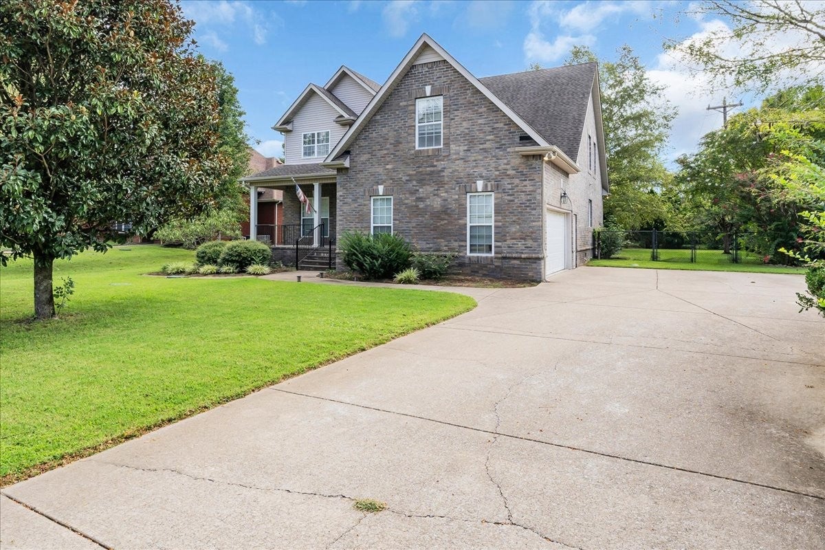 1204 Lunar Dr