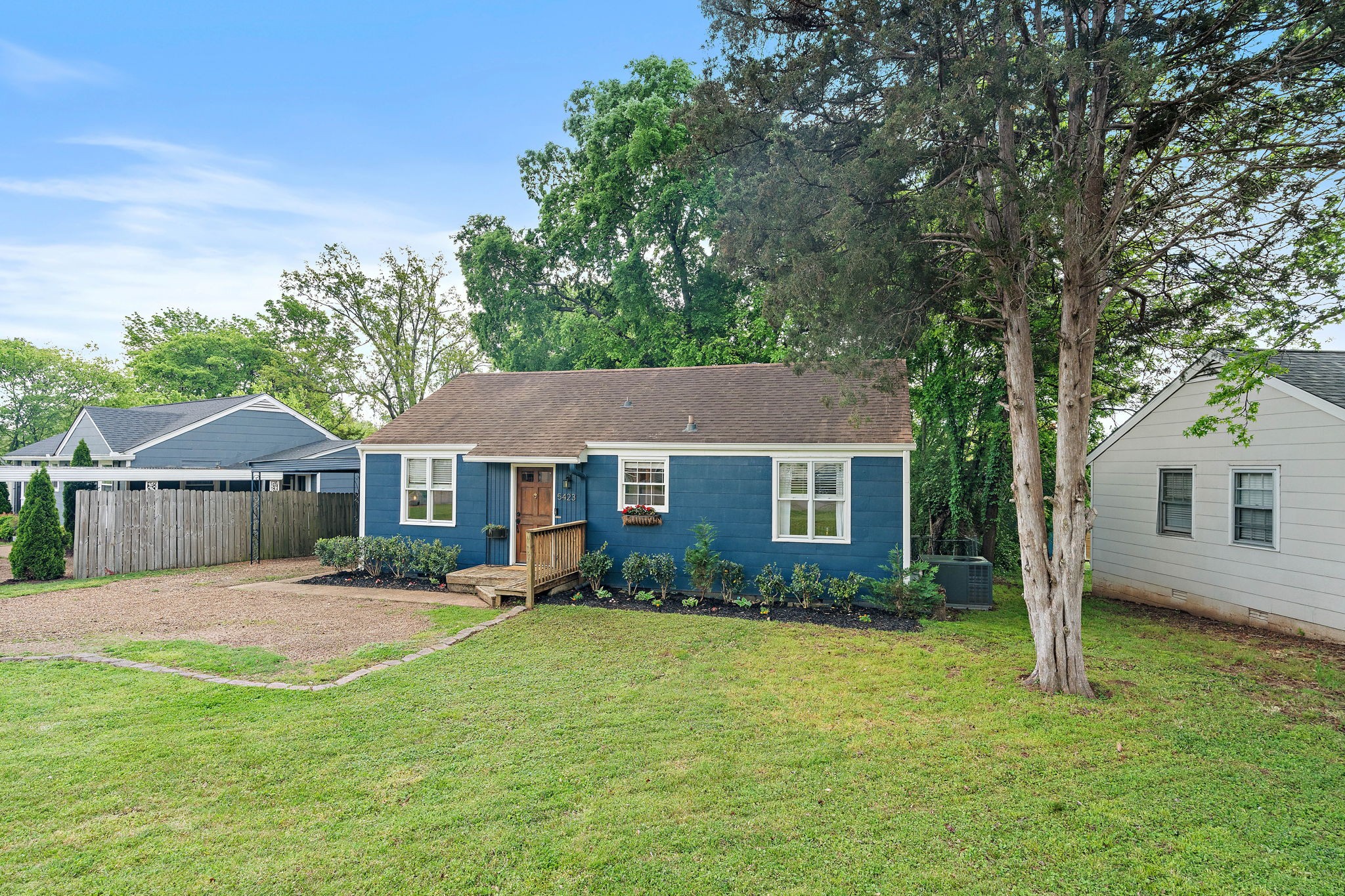 5423 Knob Rd