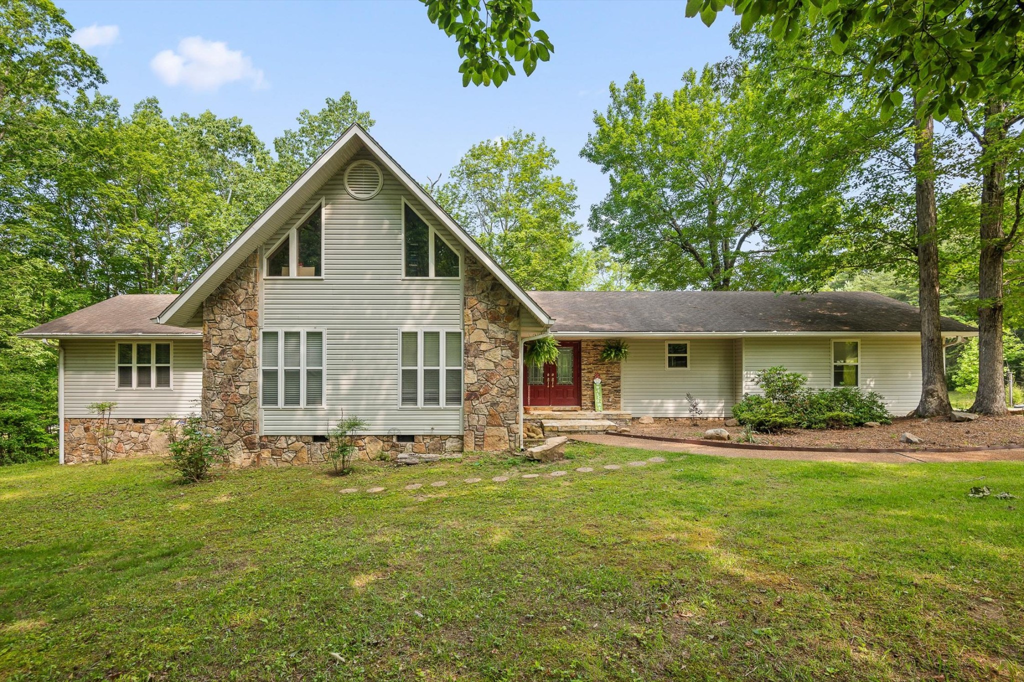101 Snow Bird Ln