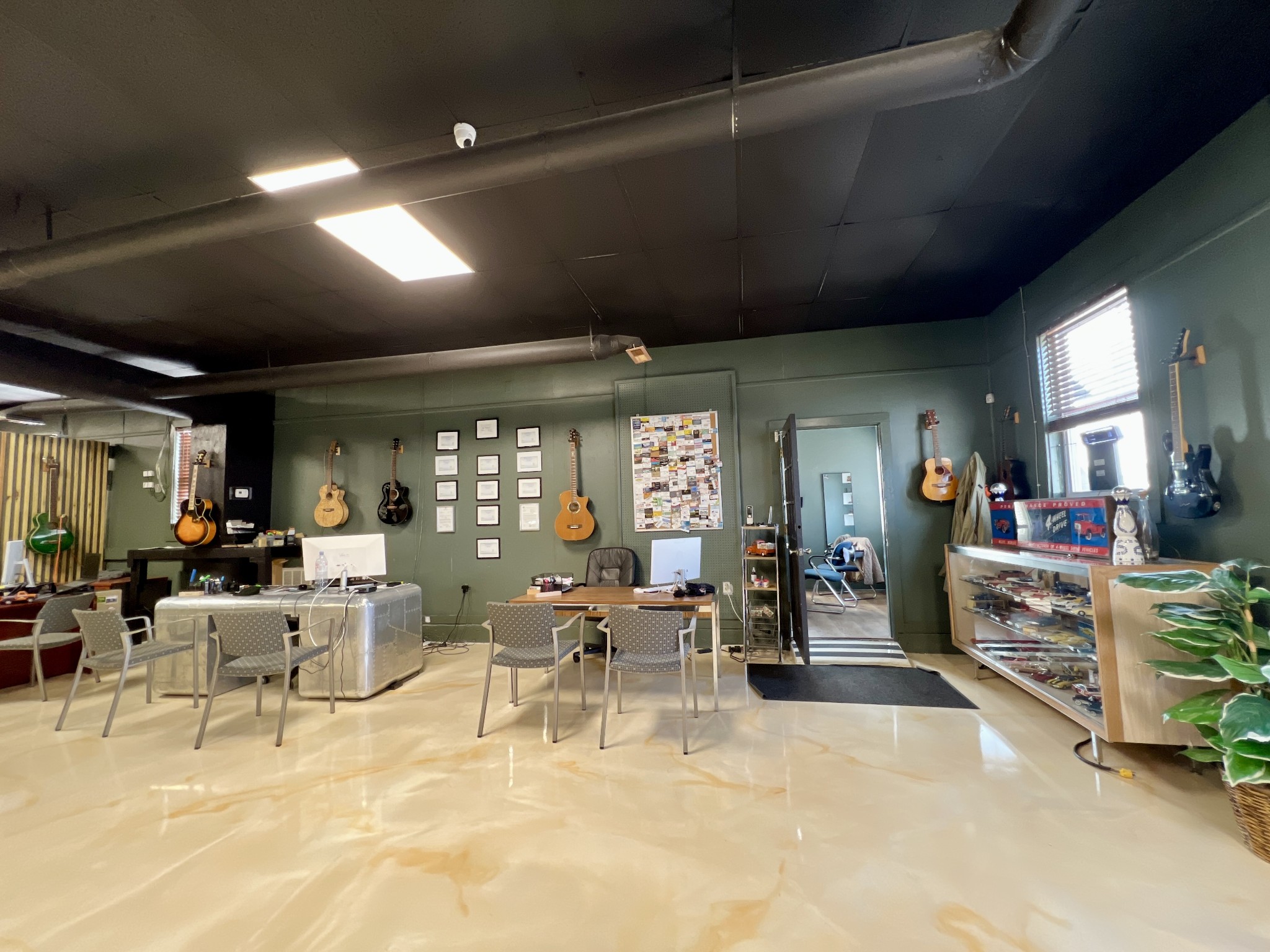 1122 Hamilton Dr