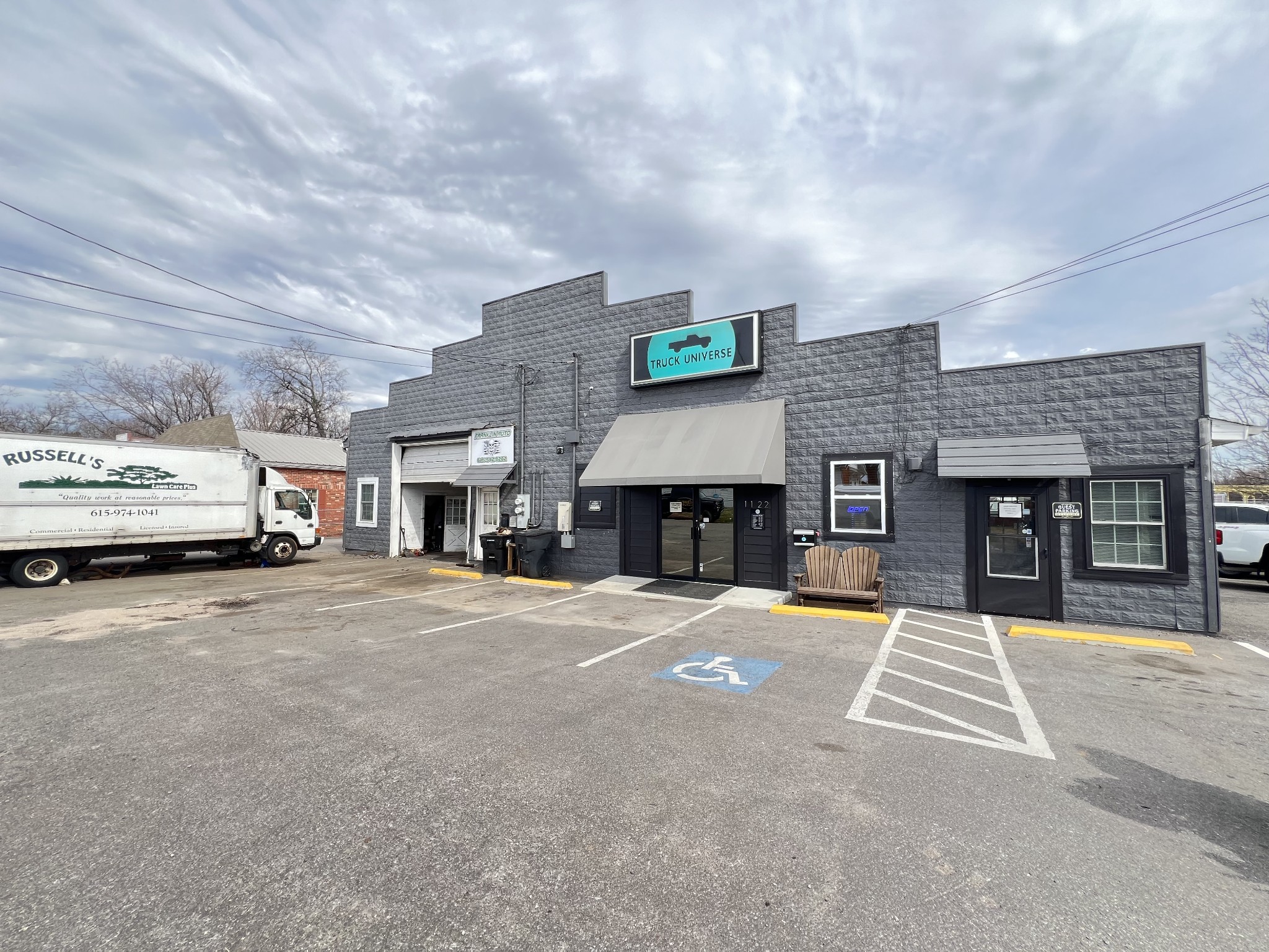 1122 Hamilton Dr