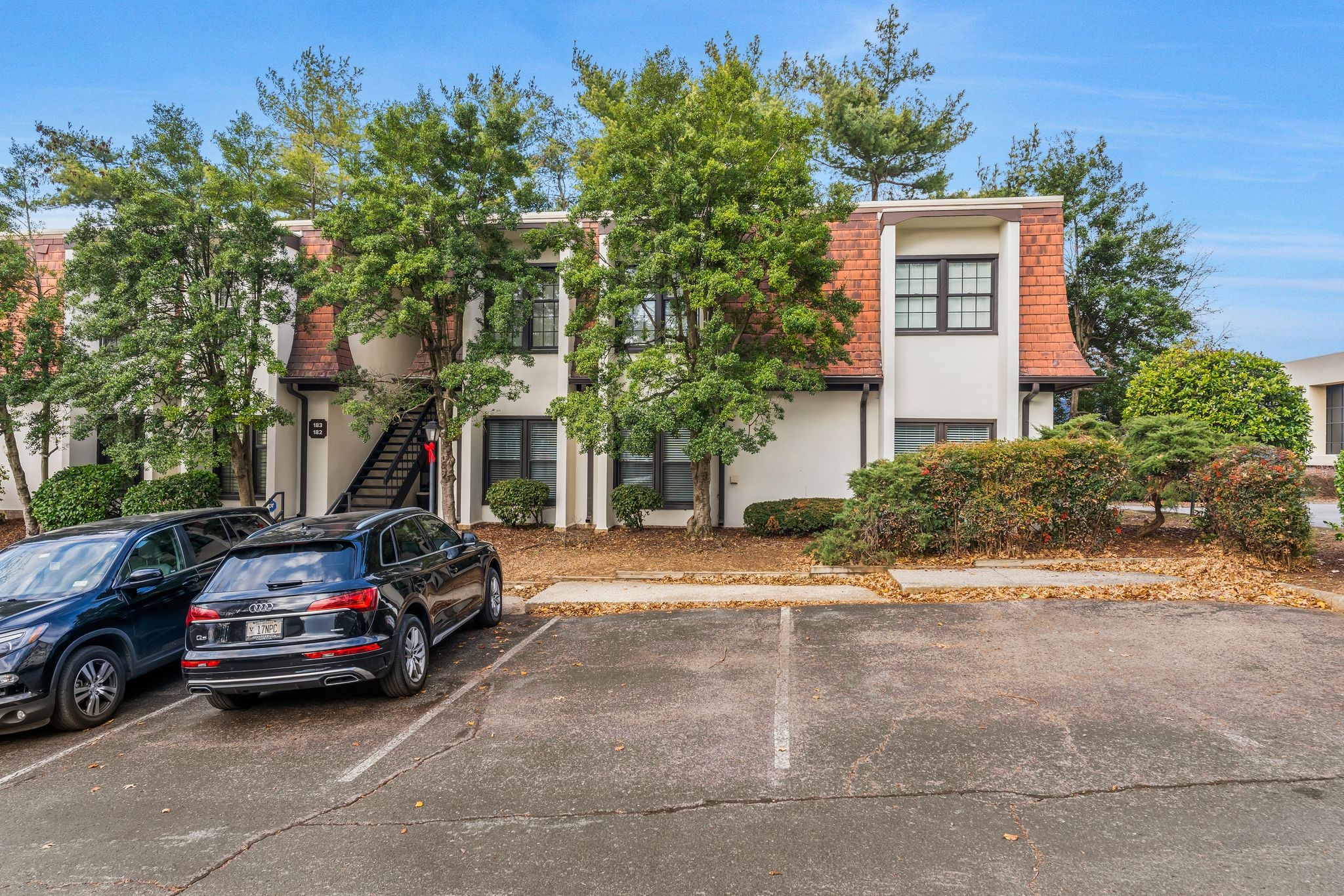 4505 Harding Pike 184