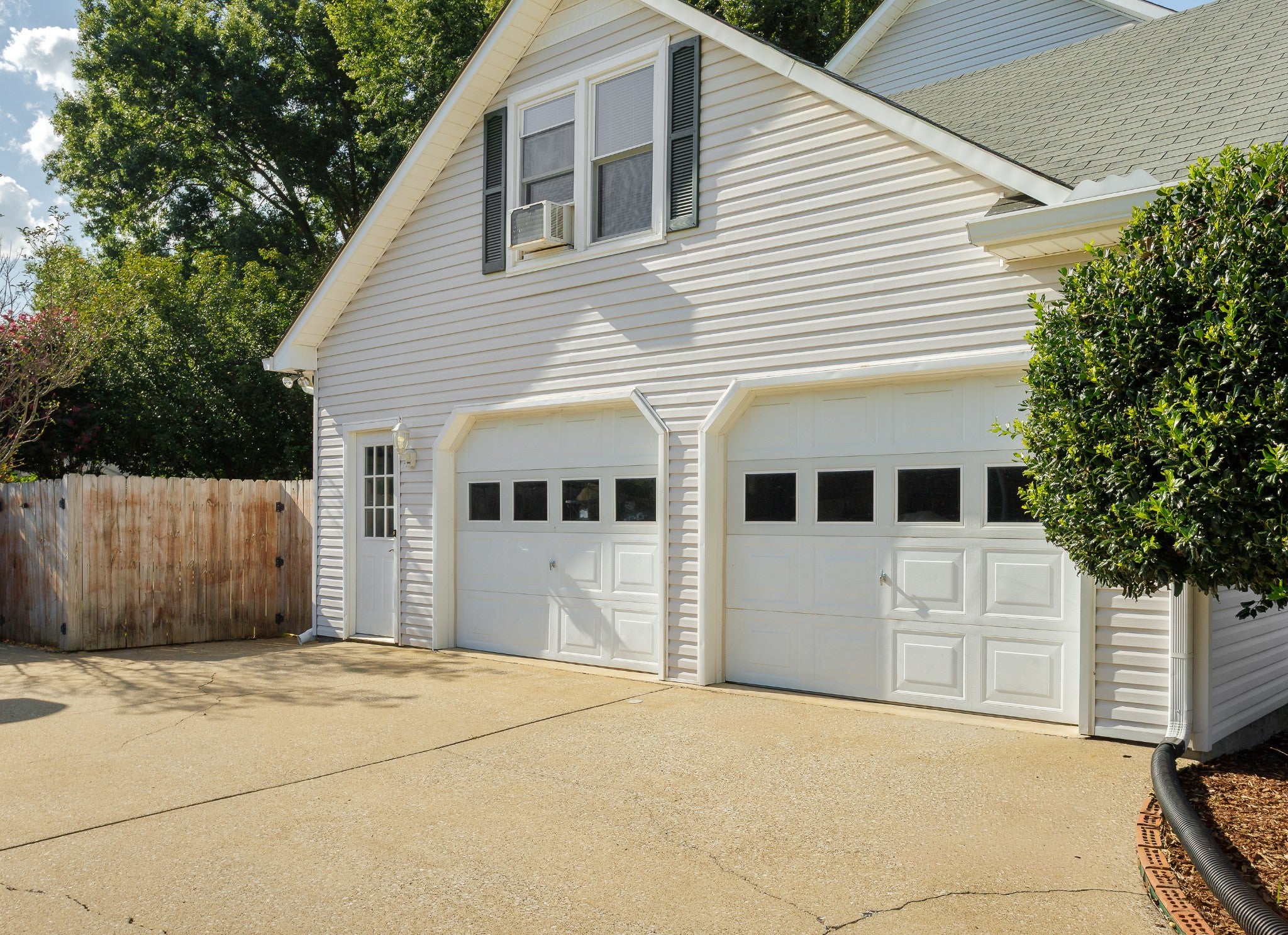 103 Oakview St