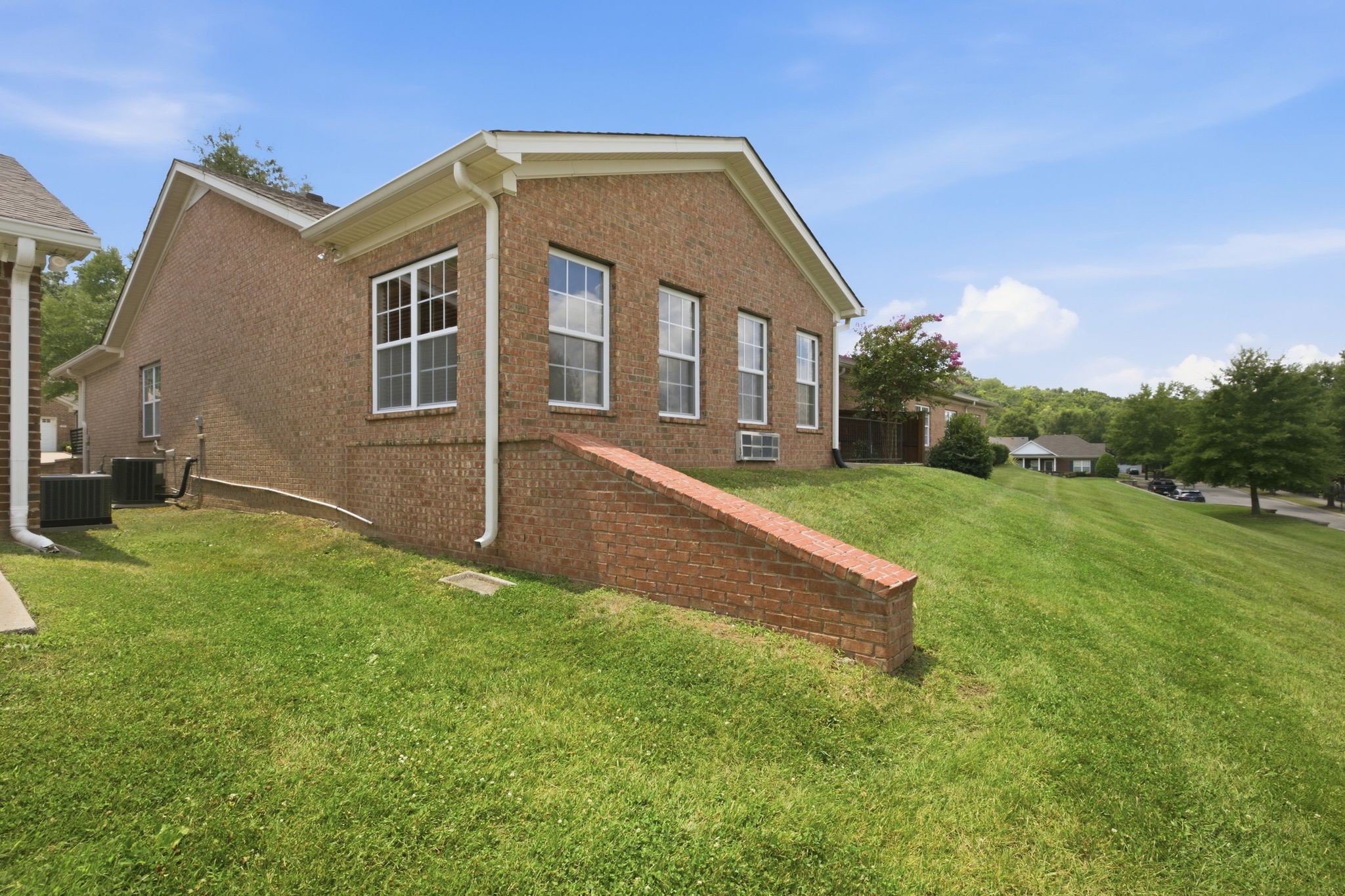 215 Wrennewood Ln, Franklin TN 37064 2-bed home, photo 27 of 29