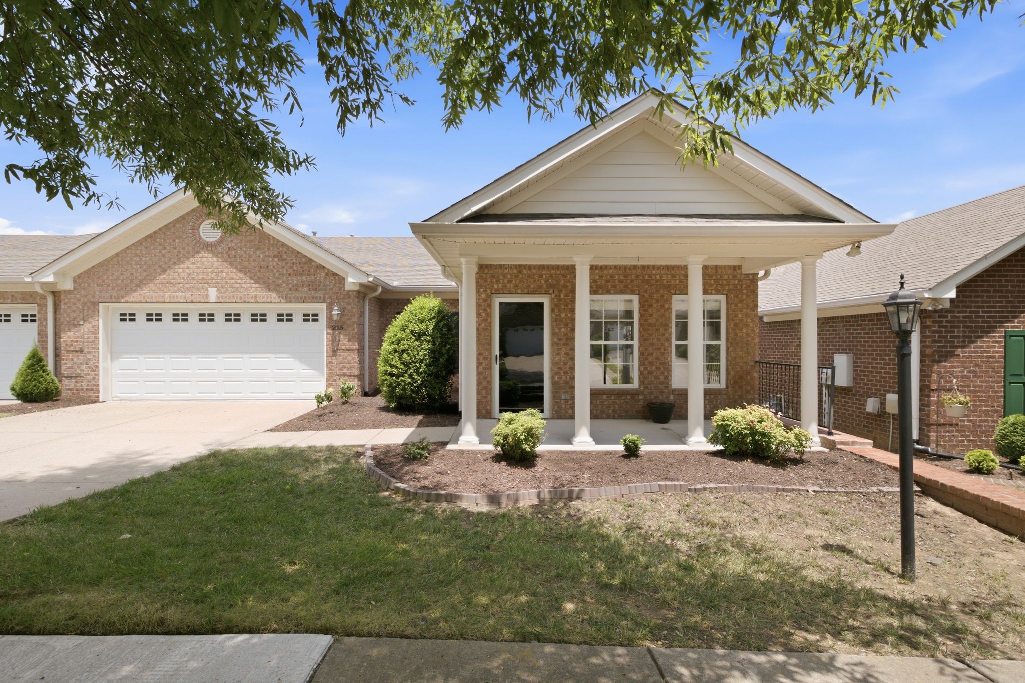 215 Wrennewood Ln, Franklin TN 37064 2-bed home, photo 2 of 29