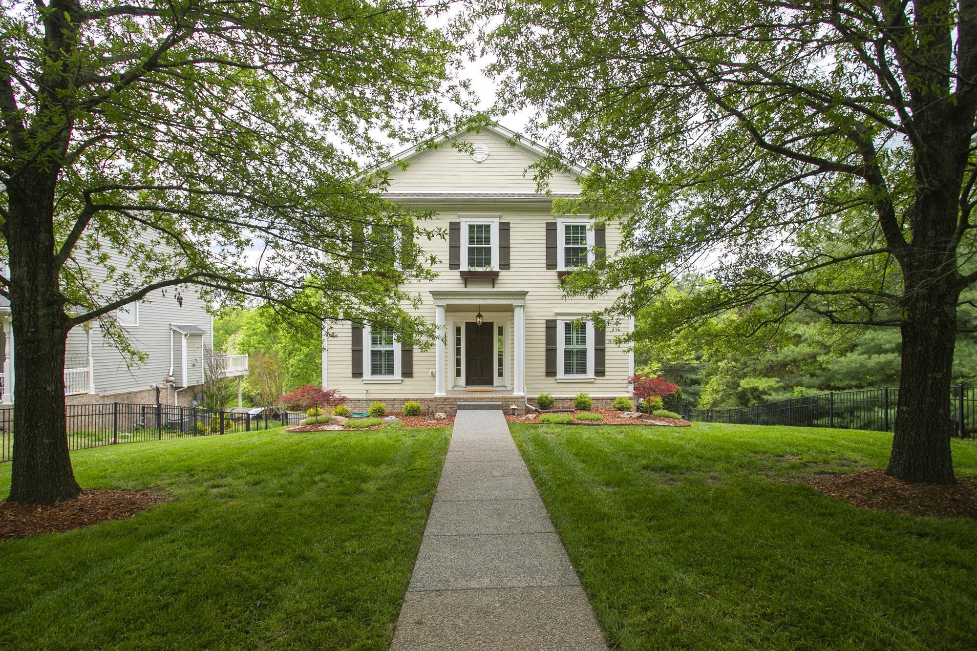 1552 Liberty Pike