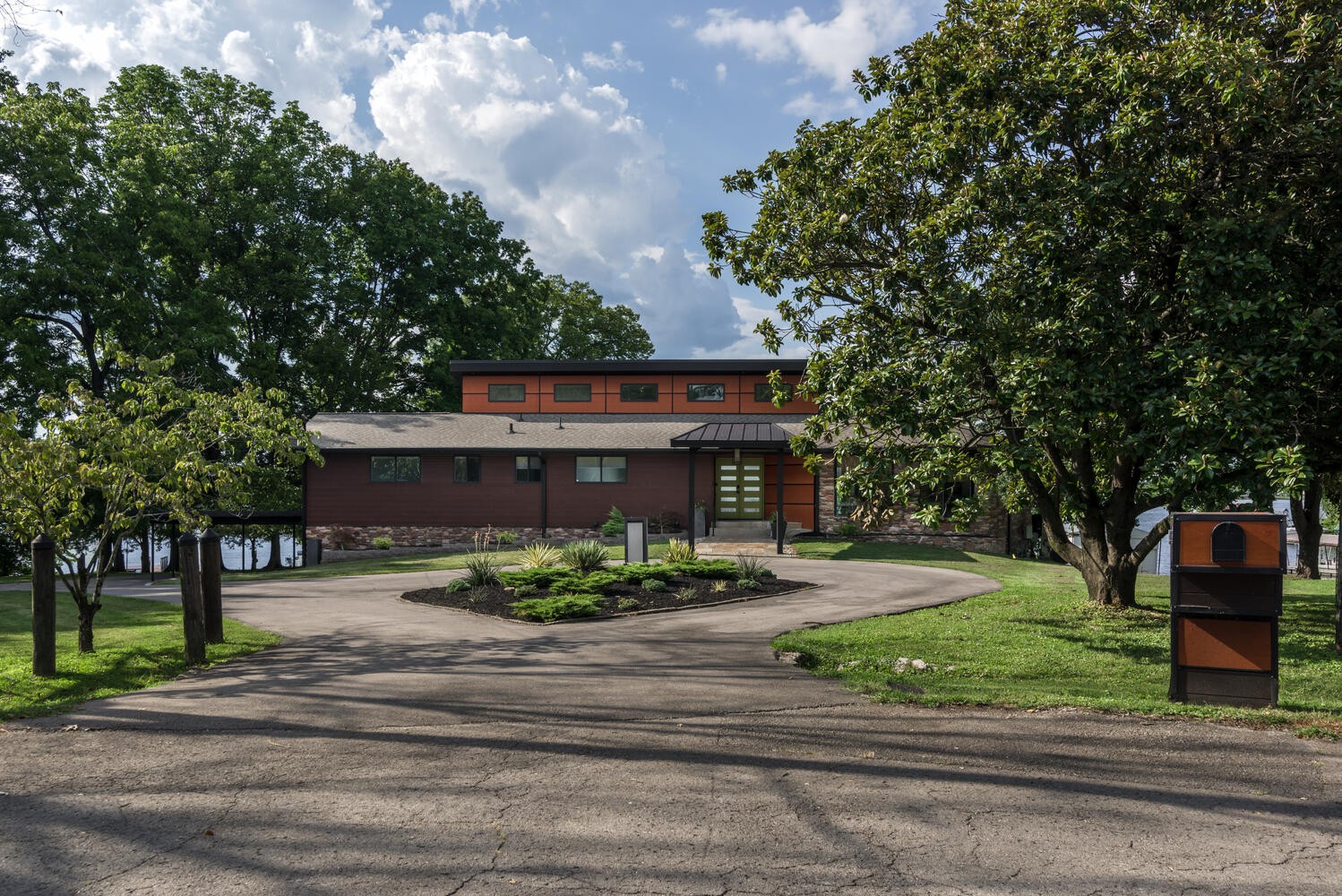 104 Windward Pt