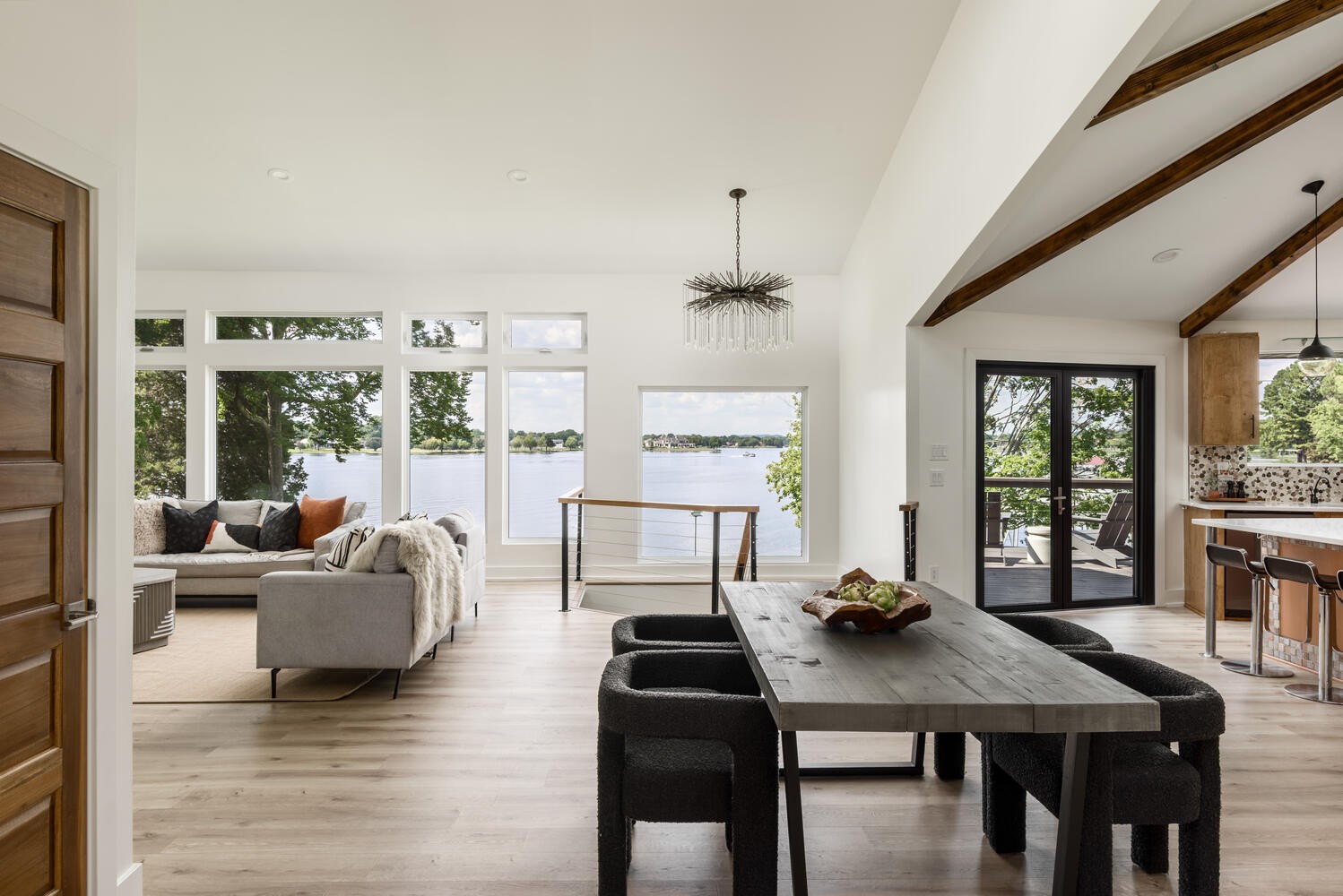104 Windward Pt
