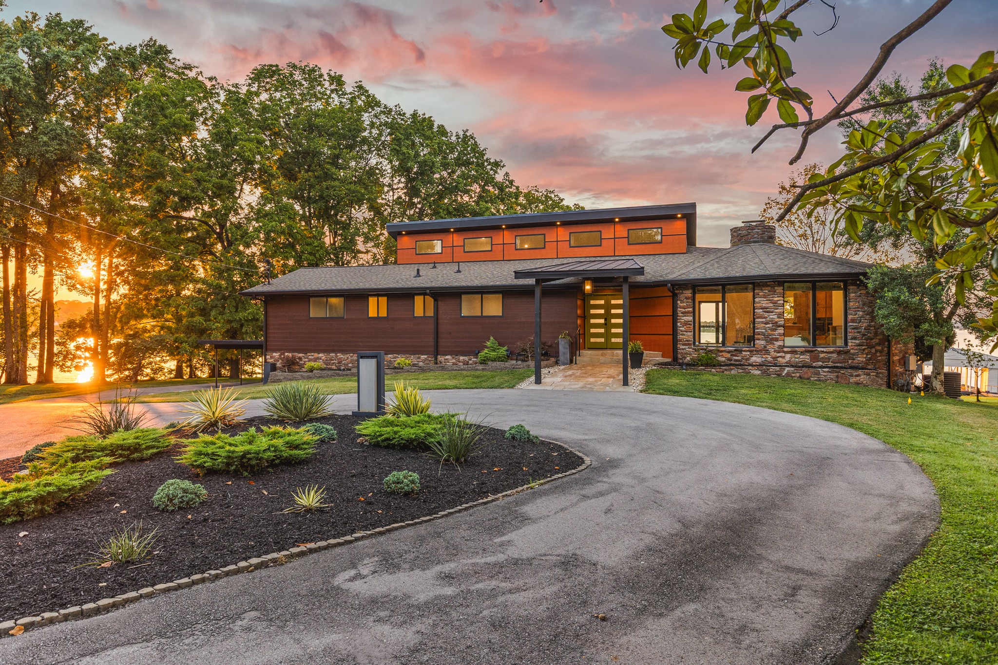 104 Windward Pt