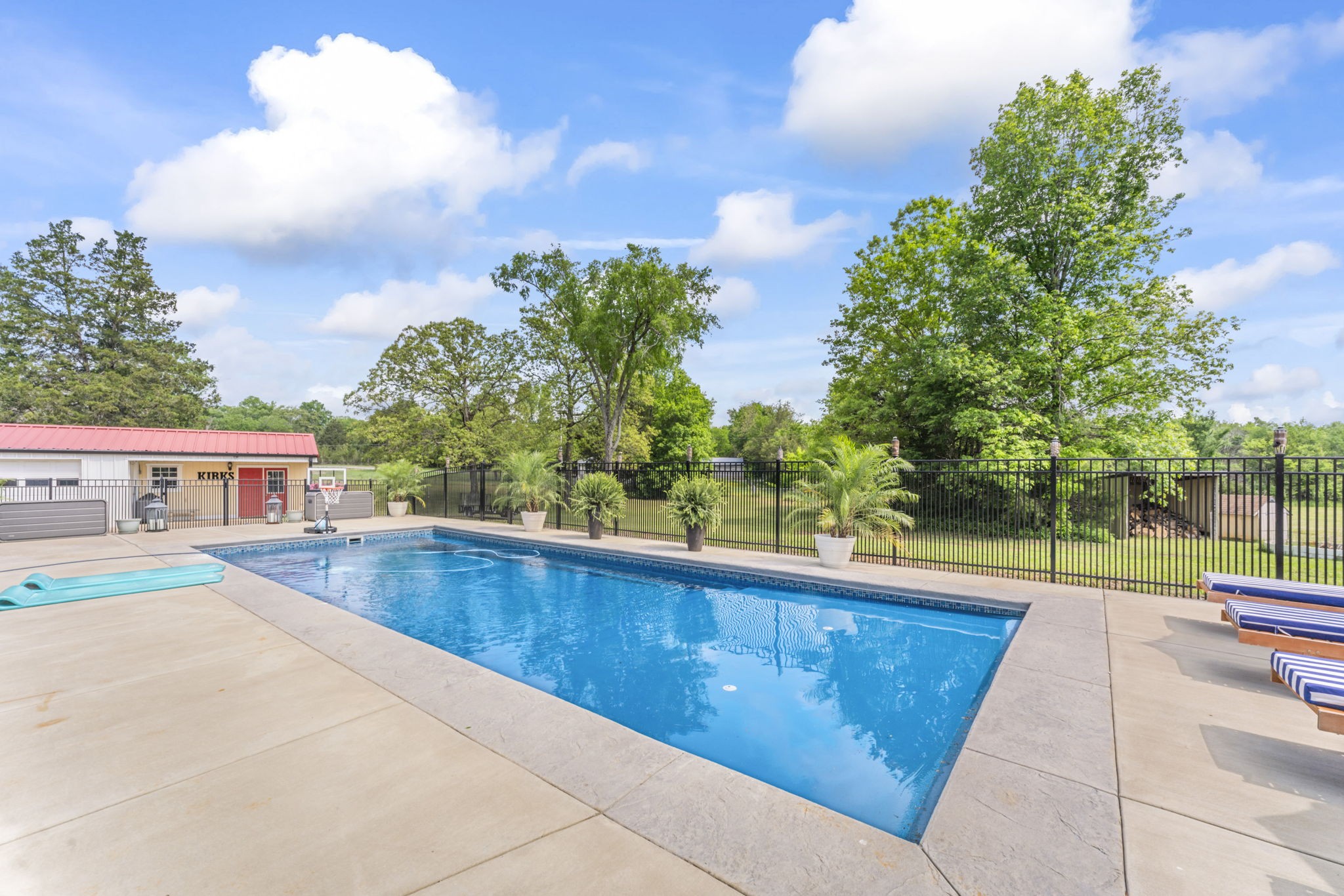 350 Baxter Rd
