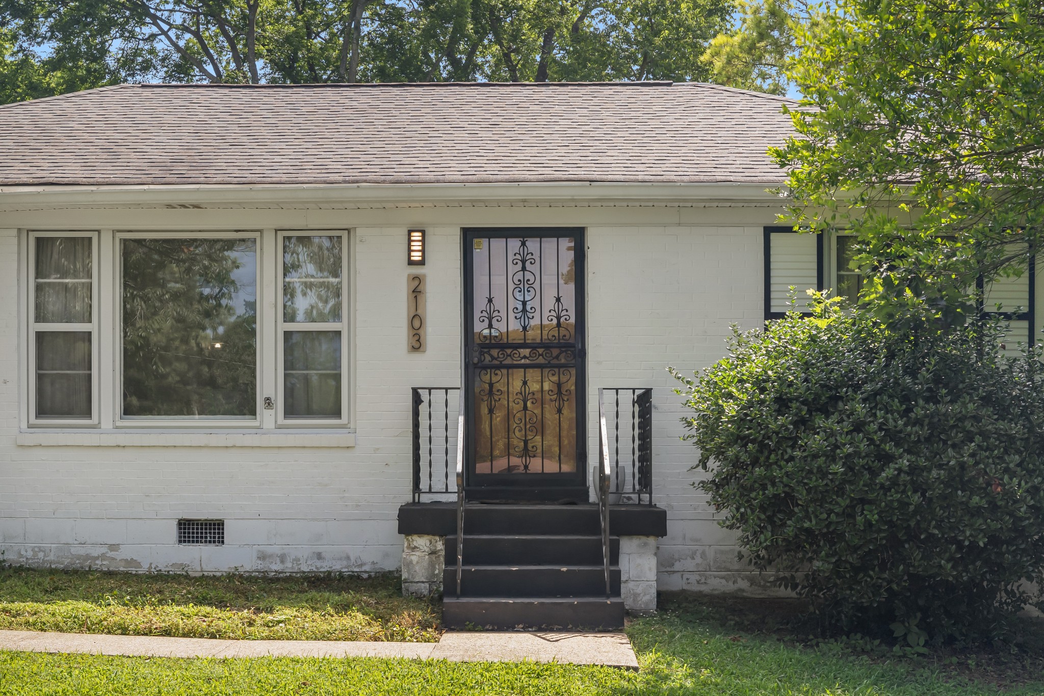 2103 Dearborn Dr