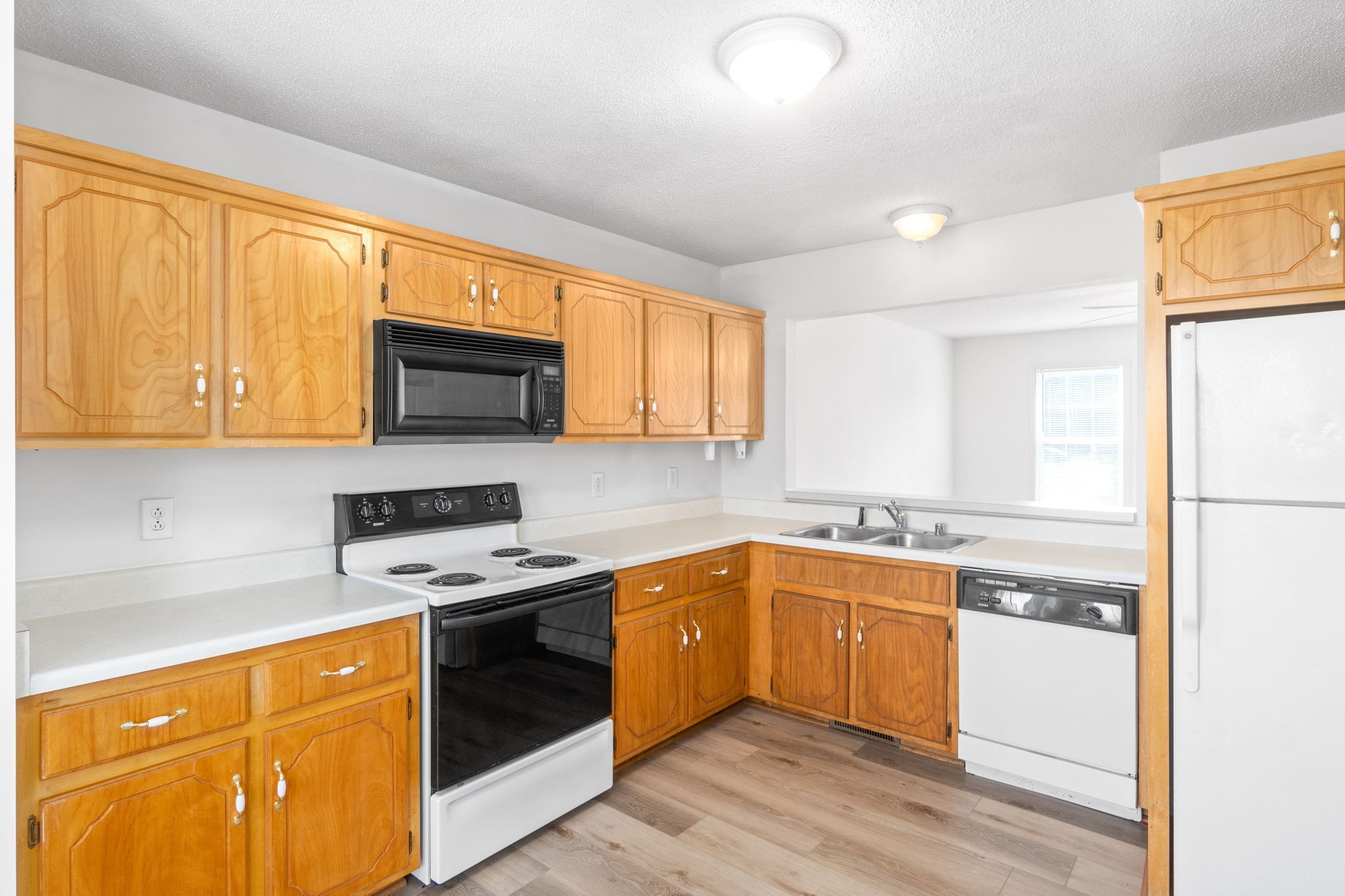 Oak Grove, Kentucky 42262, United States, 2 Bedrooms Bedrooms, ,2 BathroomsBathrooms,Residential,Active,101580