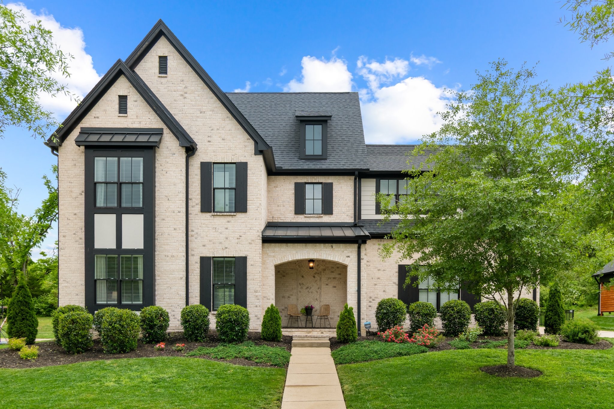 1086 Memorial Dr