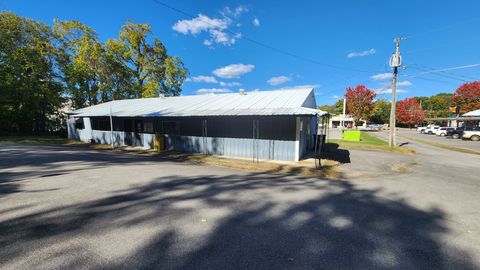 302 W Main St Waverly TN 37185