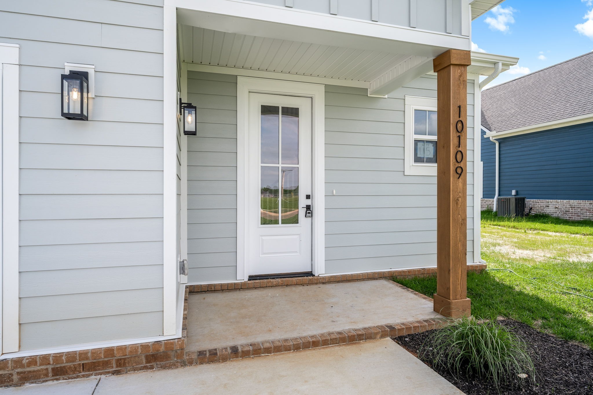 10109 Whitehorn Ln