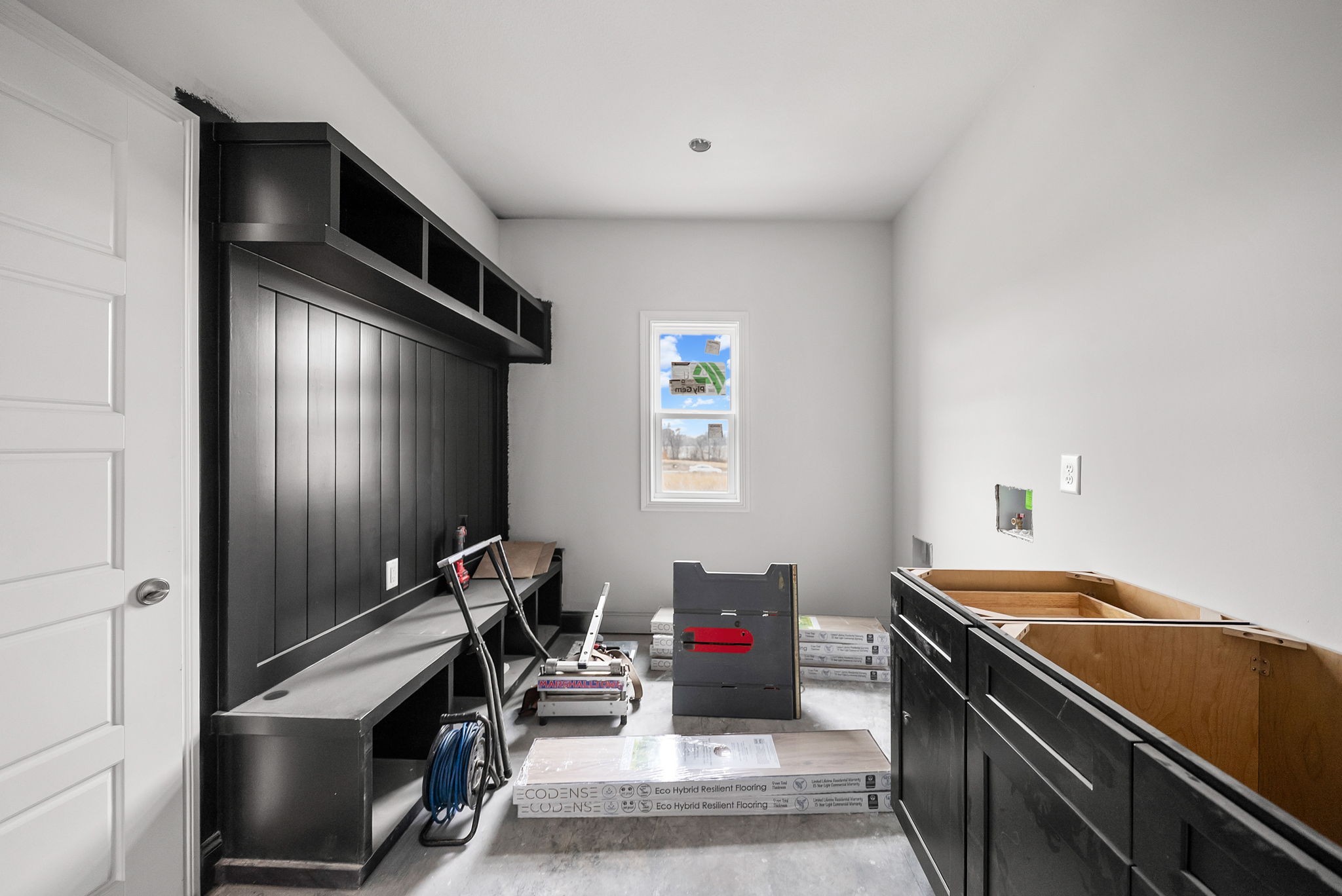 Clarksville, Tennessee 37040, United States, 4 Bedrooms Bedrooms, ,4 BathroomsBathrooms,Residential,Active,181378