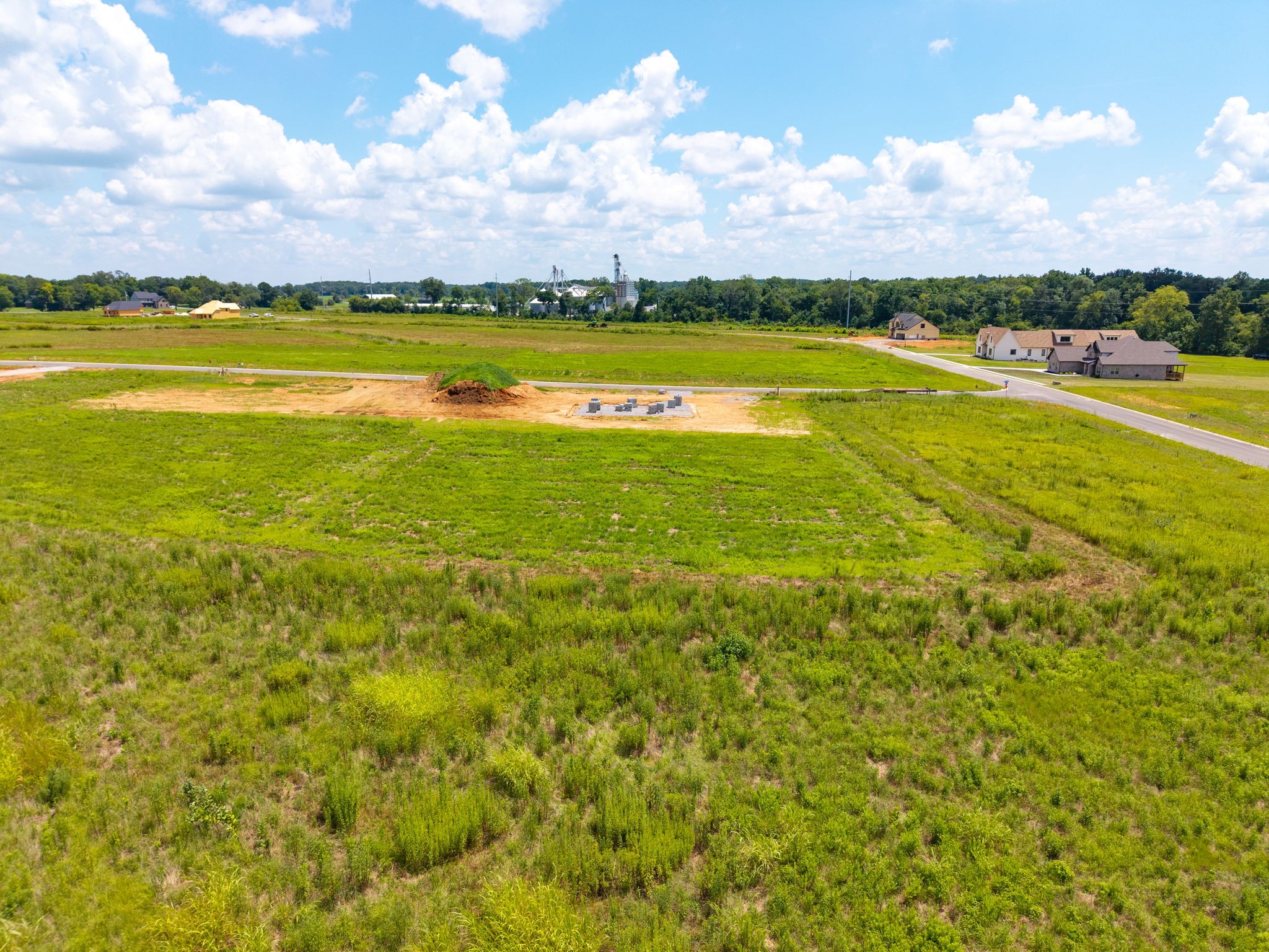 Clarksville, Tennessee 37040, United States, 4 Bedrooms Bedrooms, ,4 BathroomsBathrooms,Residential,Active,181378