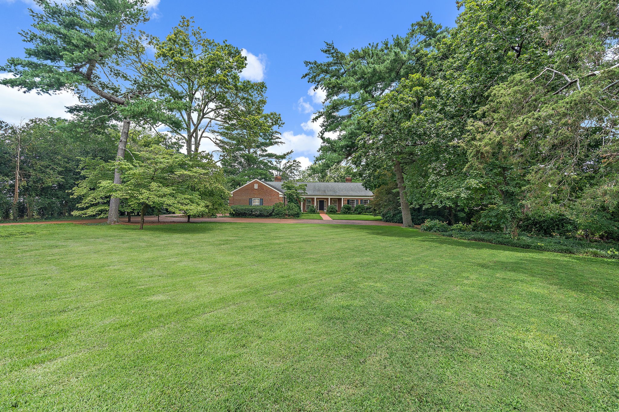 201 Sunnyside Dr