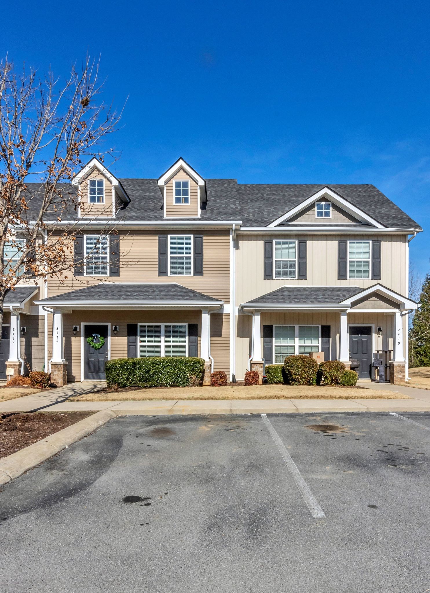 2417 New Holland Cir