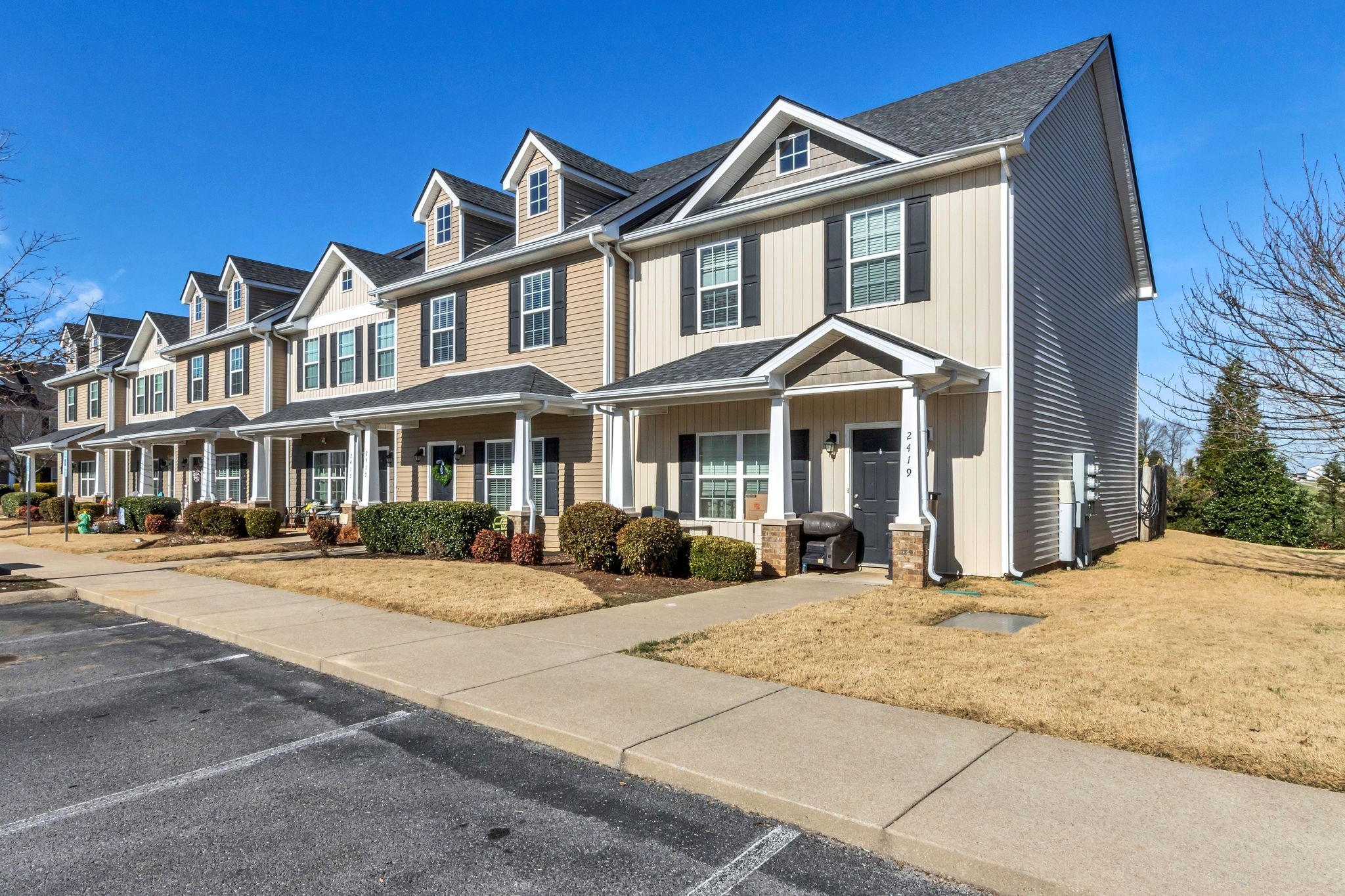 2417 New Holland Cir