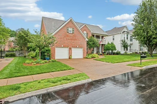 200 Heathstone Cir