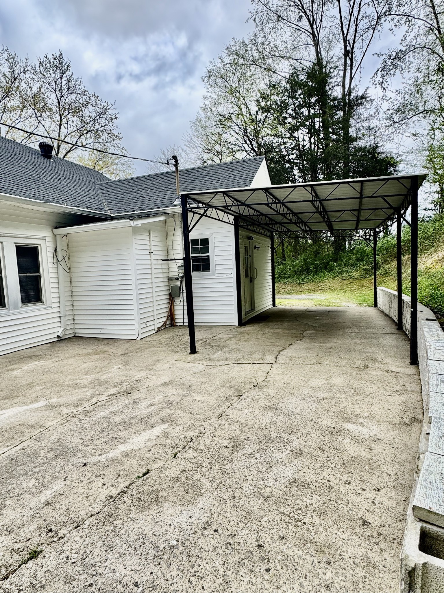 260 Defeated Creek Hwy