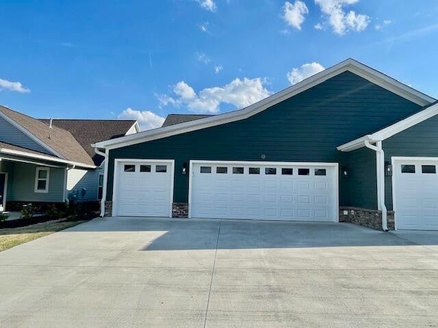 322 Pacer Lane