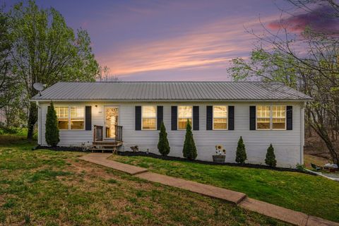 550 Gregory Rd Westmoreland TN 37186