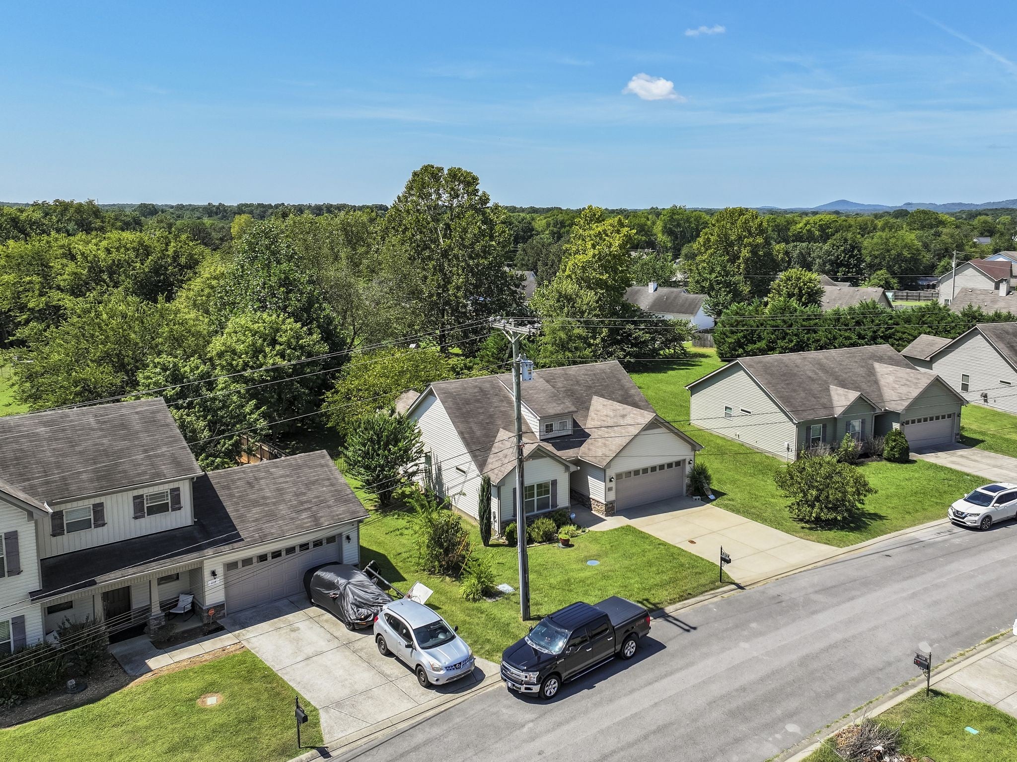 1121 Halverson Dr