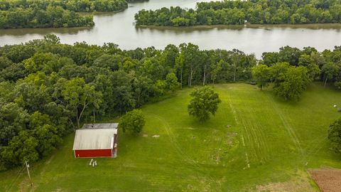 1113 E Robertson Rd Castalian Springs TN 37031