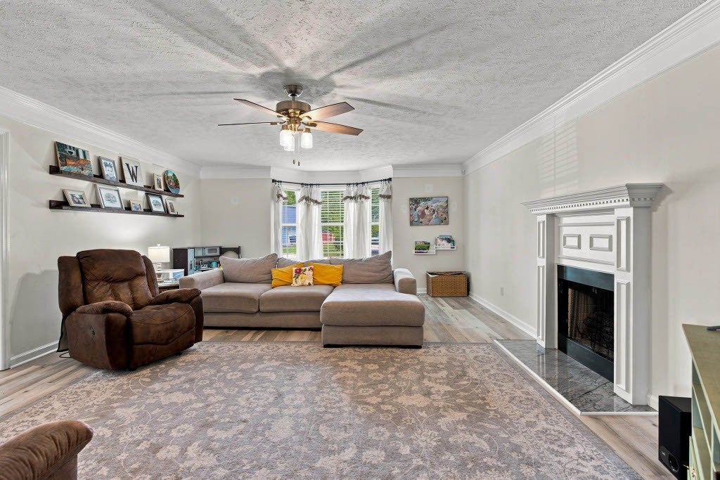 2133 Eastview Dr